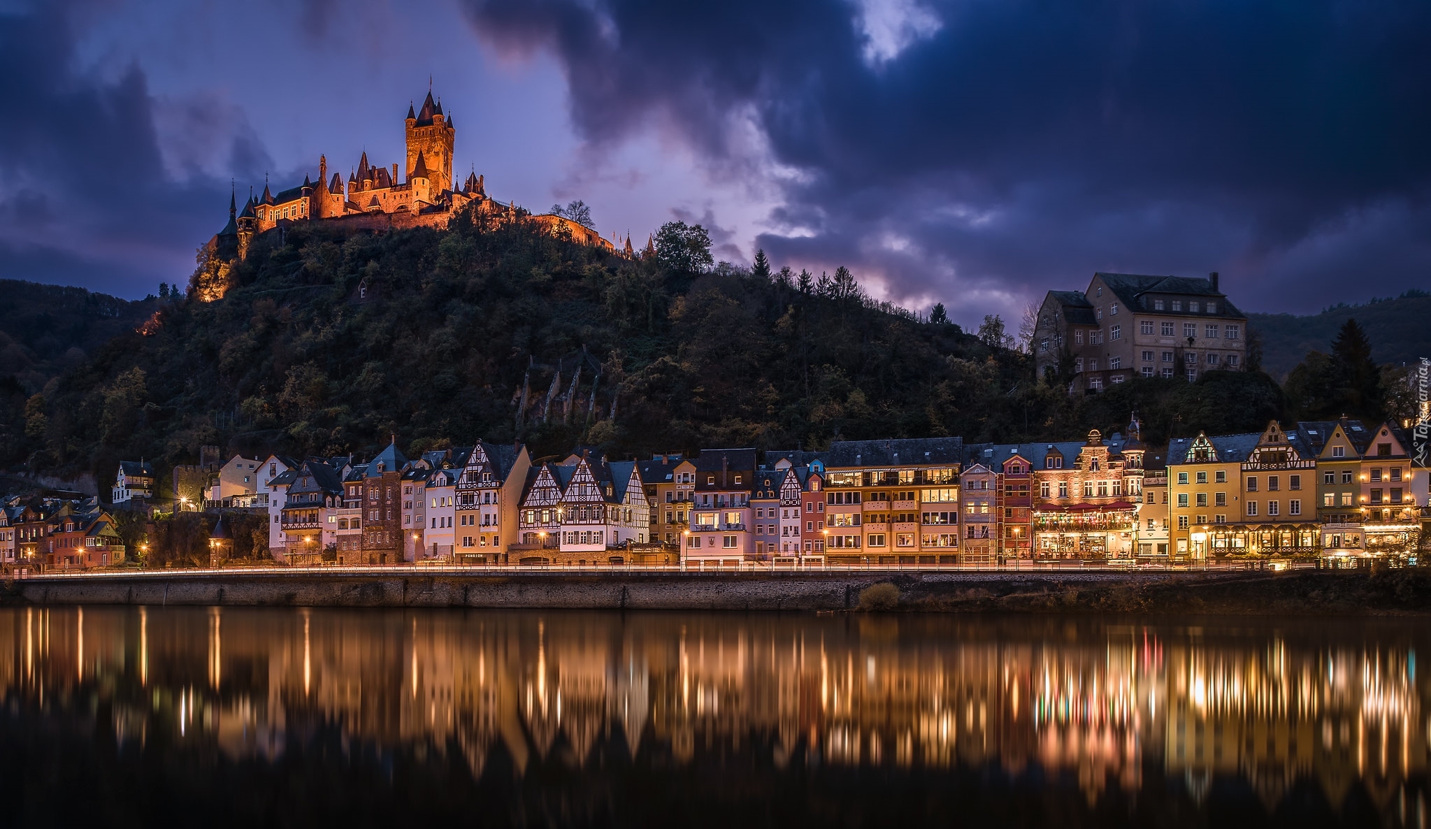 Zamek Reichsburg, Domy, Rzeka Mozela, Statki, Światła, Miasto Cochem, Niemcy