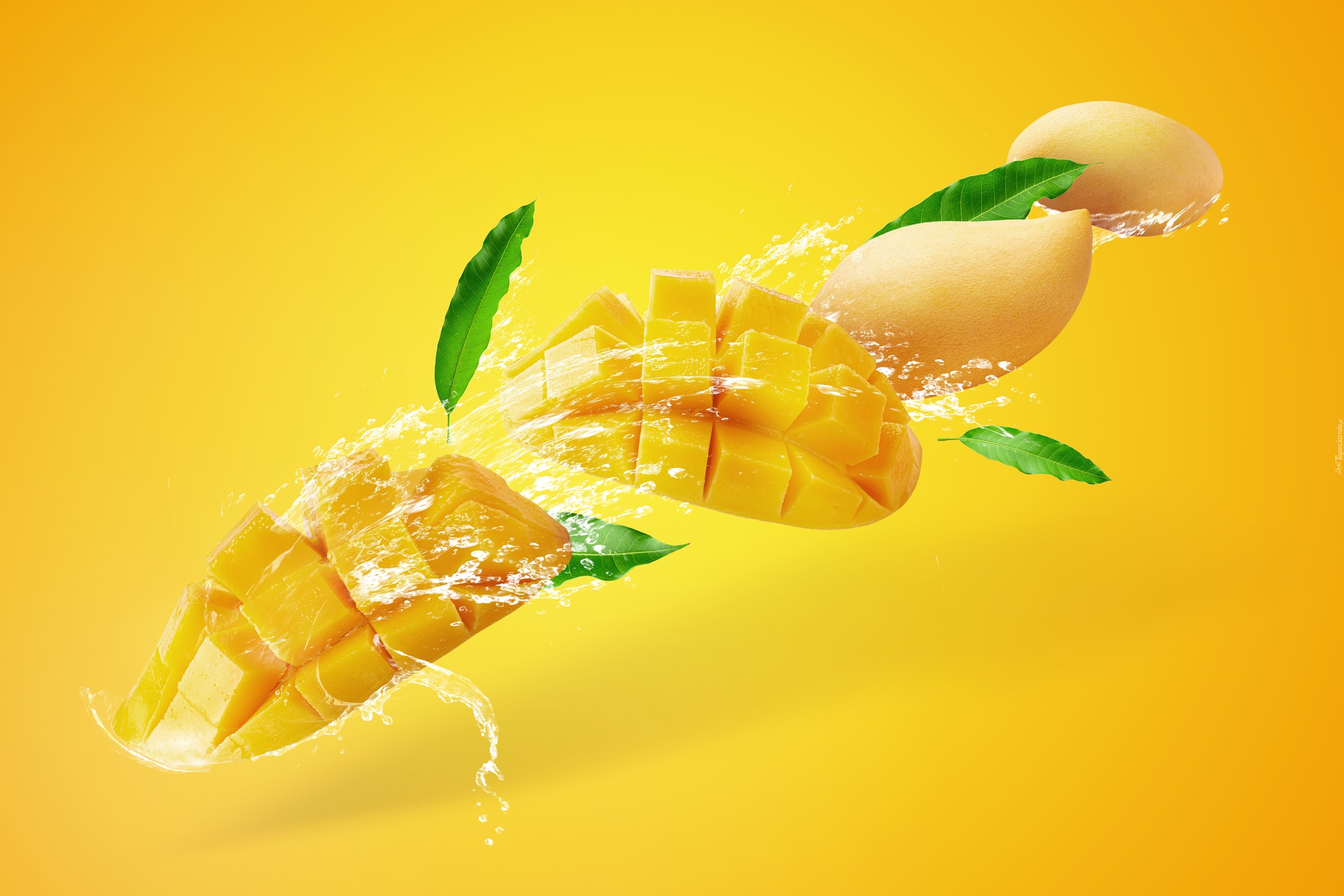 Mango, Owoc, Żółte tło