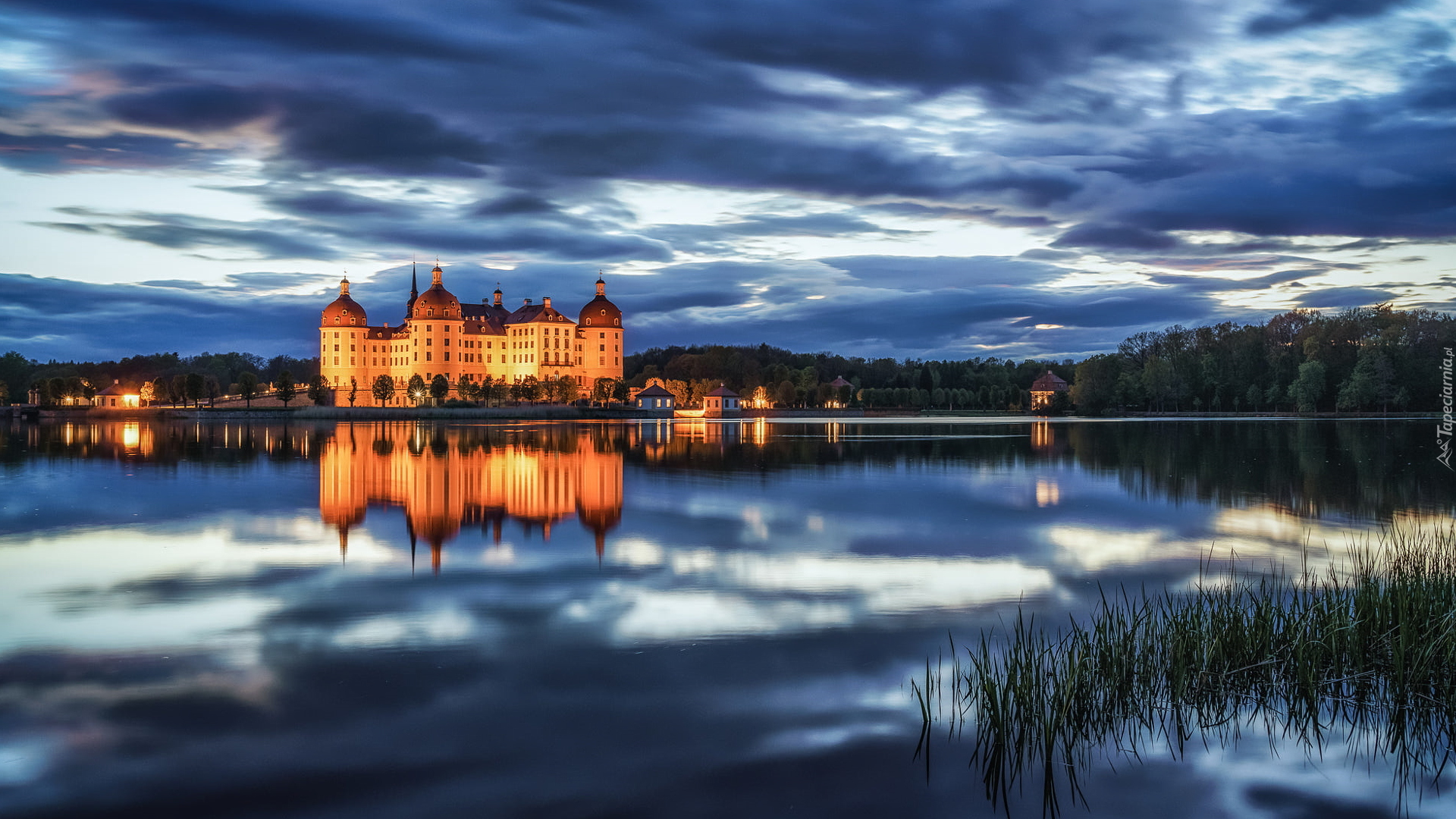 Pałac Moritzburg, Jezioro Waldesee, Chmury, Zachód słońca, Zmierzch, Saksonia, Niemcy