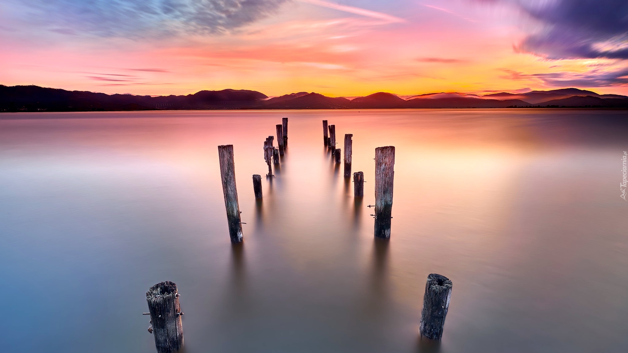 Zachód słońca, Wzgórza, Pale, Jezioro, Lake Massaciuccoli, Prowincja Lucca, Włochy Jezioro