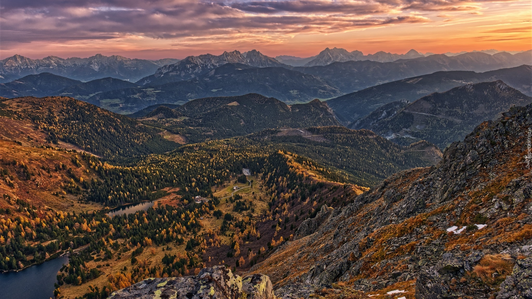 Jesień, Góry, Alpy, Doliny, Zachód słońca, Drzewa, Jeziora, Gmina Hohentauern, Styria, Austria