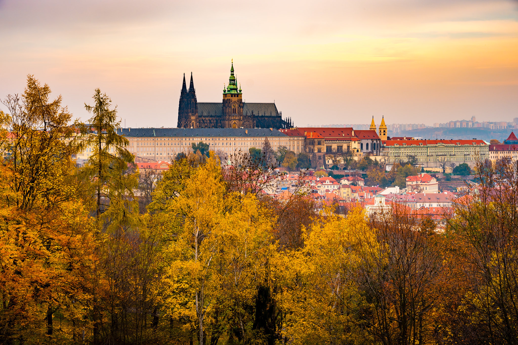 Praga, Czechy, Panorama, Zamek Na Hradczanach, Katedra Świętych Wita Wacława i Wojciecha, Hradczany, Domy, Jesień