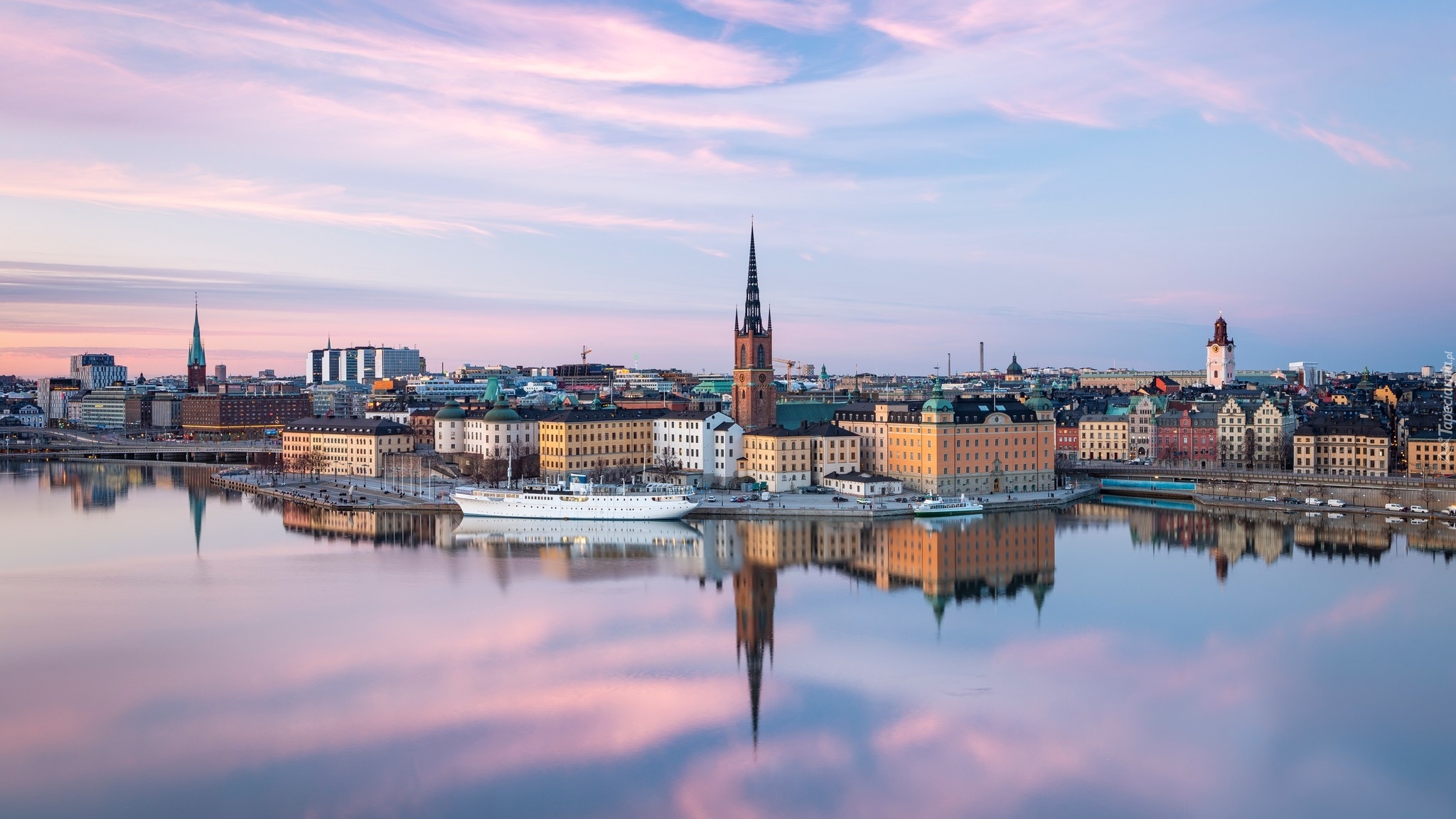 Szwecja, Sztokholm, Wyspa Riddarholmen, Zatoka Riddarfjarden, Statek, Domy