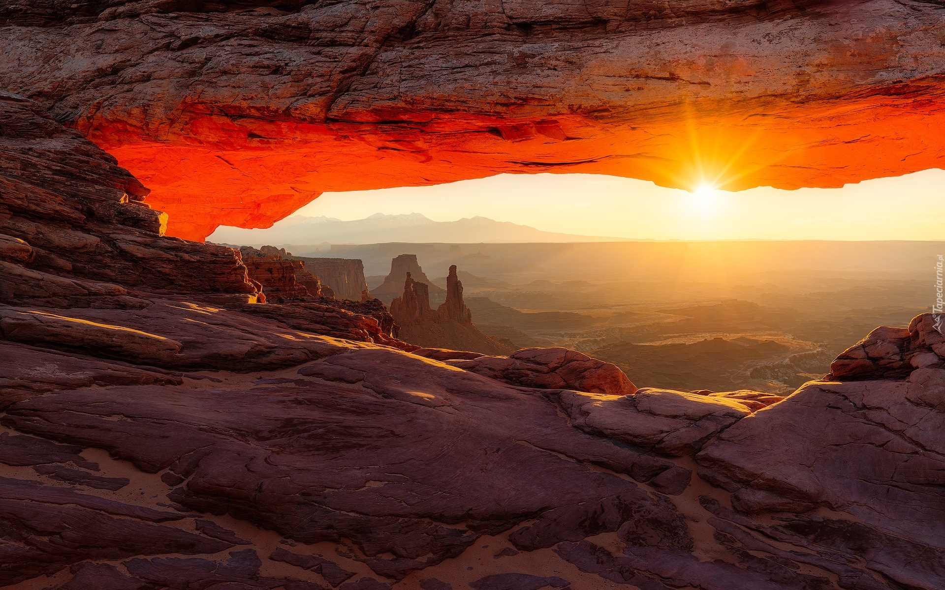 Park Narodowy Canyonlands, Kanion, Łuk skalny, Skały, Promienie słońca, Stan Utah, Stany Zjednoczone