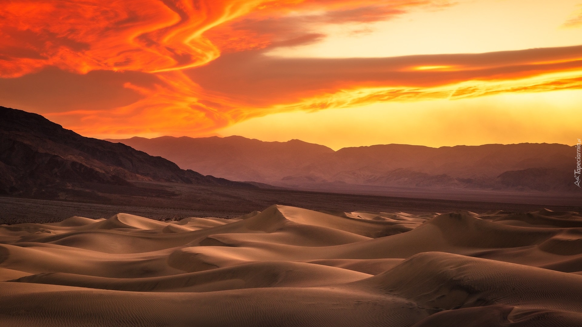 Chmury, Zachód słońca, Niebo, Piasek, Wydmy, Góry, Park Narodowy Death Valley, Kalifornia, Stany Zjednoczone