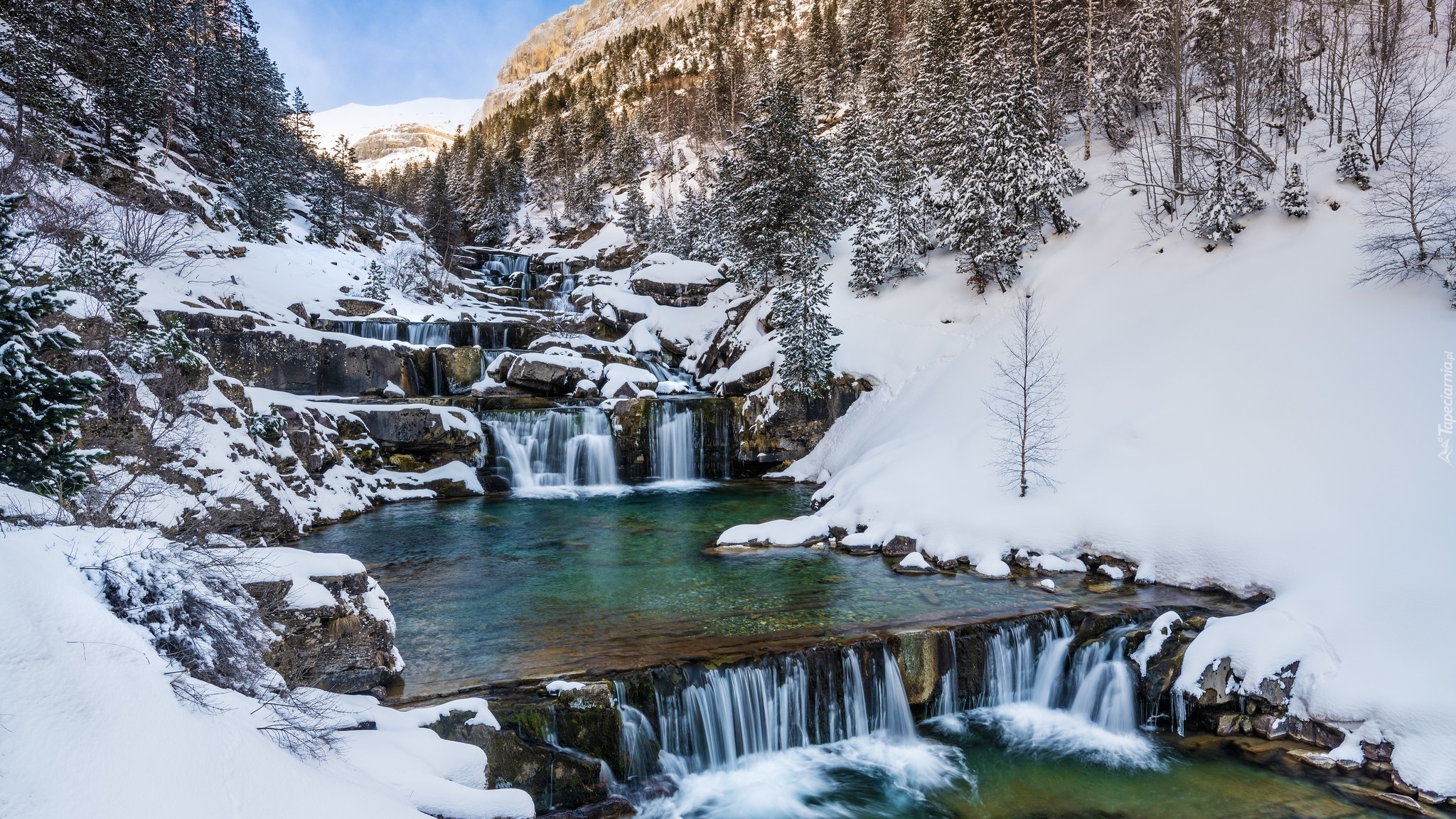 Drzewa, Zima, Kaskada, Rzeka, Arazas Rio, Dolina Ordesy, Park Narodowy Ordesa y Monte Perdido, Hiszpania