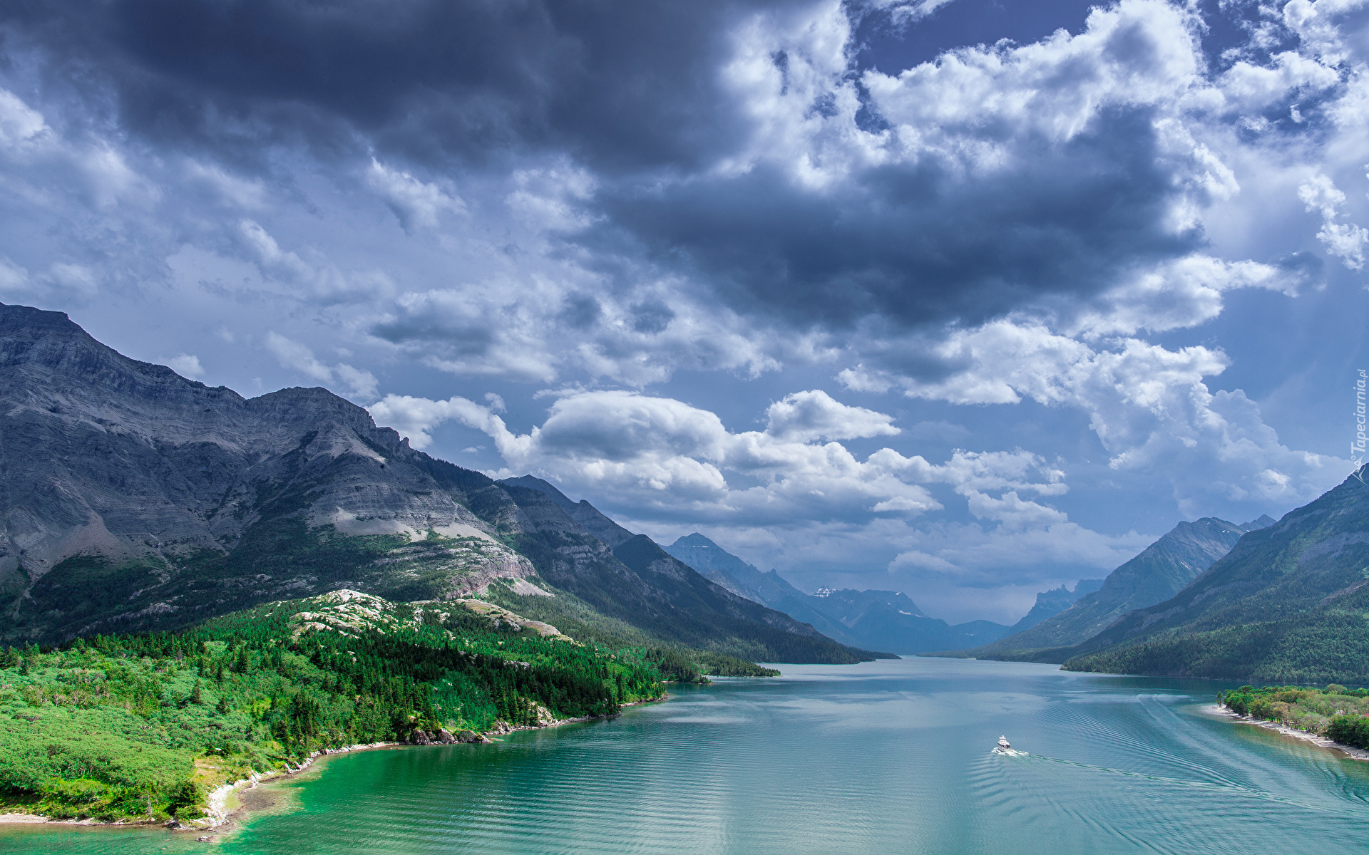 Kanada, Park Narodowy Waterton Lakes, Chmury, Jezioro, Waterton Lake, Góry, Drzewa