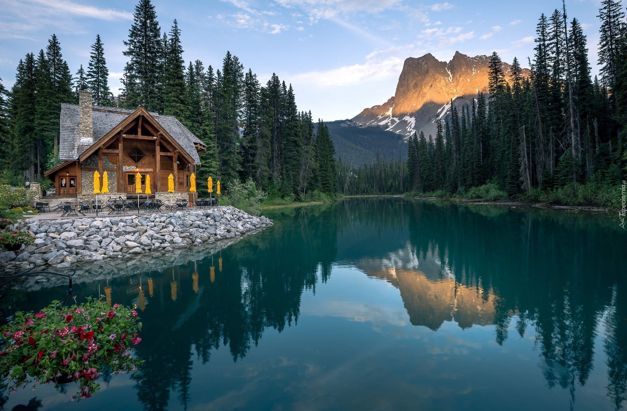 Park Narodowy Yoho, Góry, Jezioro Emerald Lake, Drzewa, Dom, Prowincja Kolumbia Brytyjska, Kanada