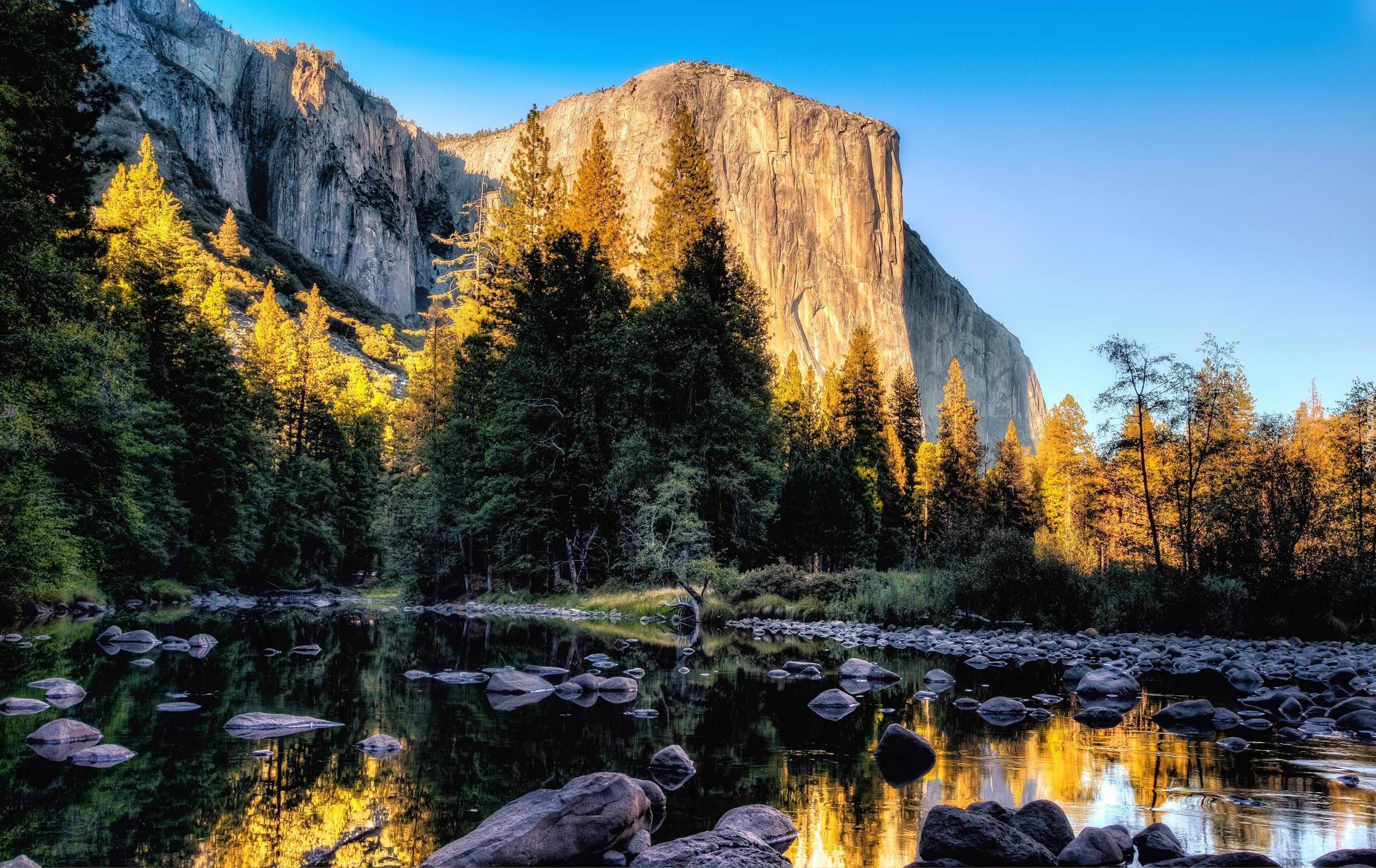 Stany Zjednoczone, Kalifornia, Park Narodowy Yosemite, Góry, Rzeka, Kamienie, Drzewa