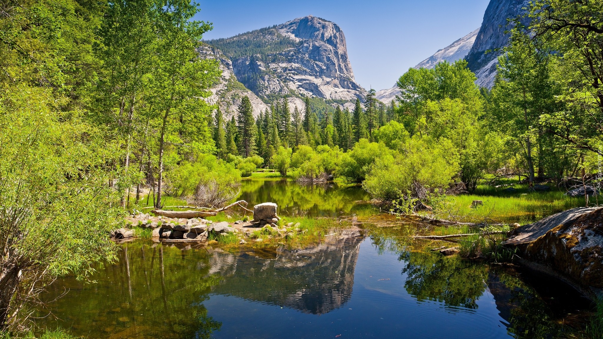 Stany Zjednoczone, Stan Kalifornia, Park Narodowy Yosemite, Jezioro, Góry, Drzewa, Odbicie