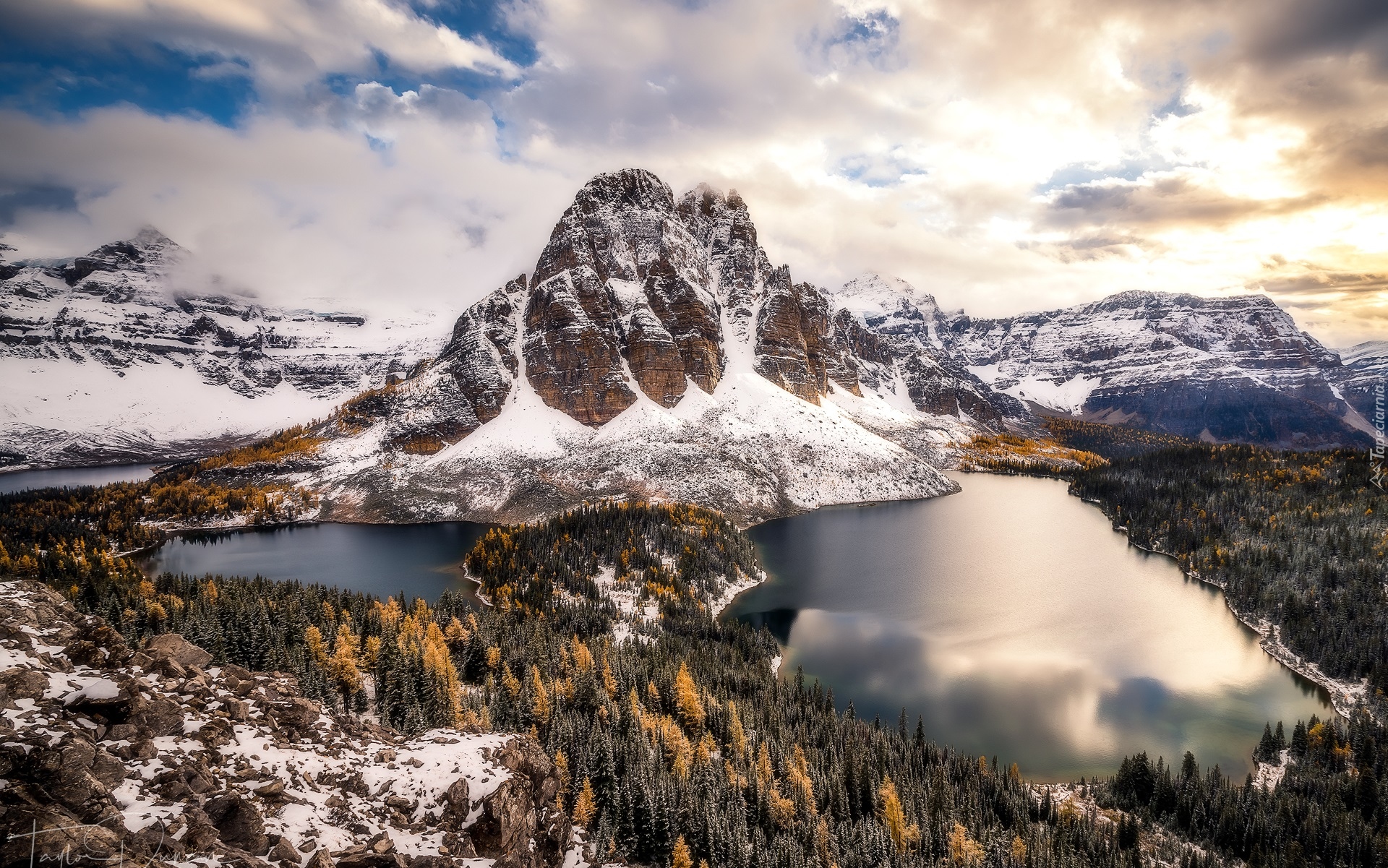 Park Prowincjonalny Mount Assiniboine, Ośnieżone, Góry, Góra Mount Assiniboine, Jeziora, Cerulean Lake, Sunburst Lake, Drzewa, Kolumbia Brytyjska, Kanada