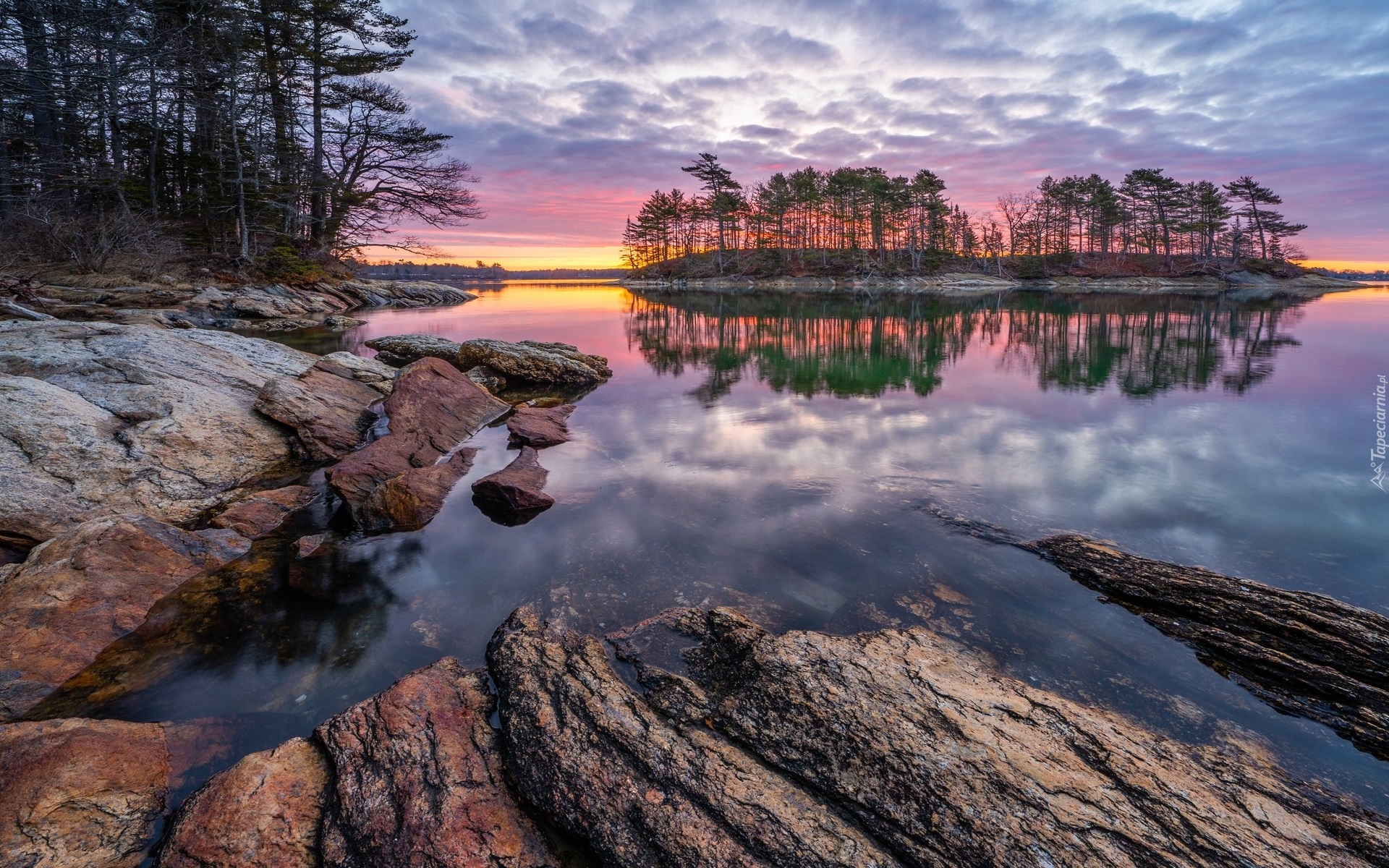 Jezioro, Drzewa, Skały, Zachód słońca, Chmury, Park stanowy Wolfes Neck Woods, Freeport, Stan Maine, Stany Zjednoczone