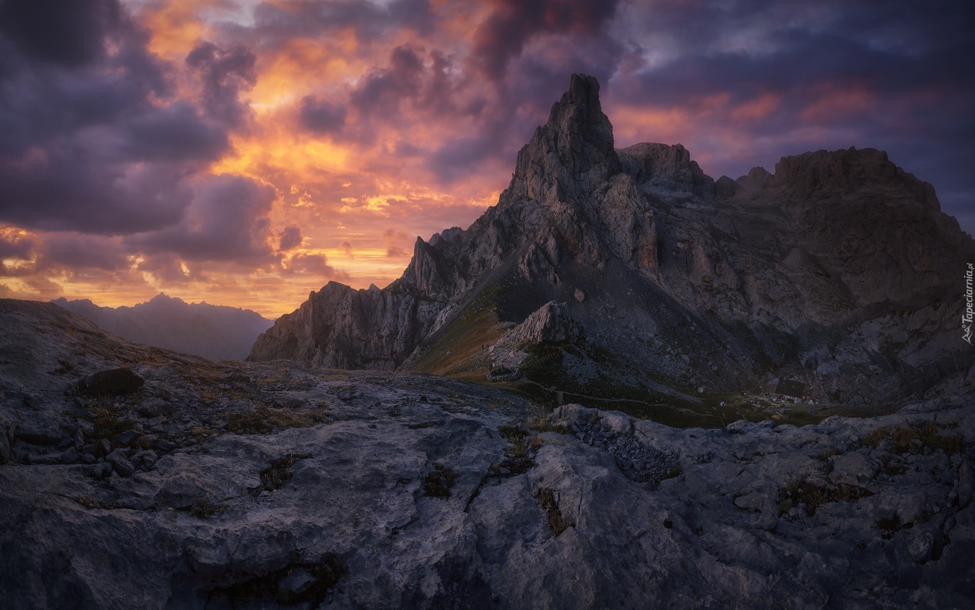 Góry Kantabryjskie, Pasmo Picos de Europa, Park Narodowy Picos de Europa, Skały, Zachód słońca, Chmury, Asturia, Kantabria, Hiszpania