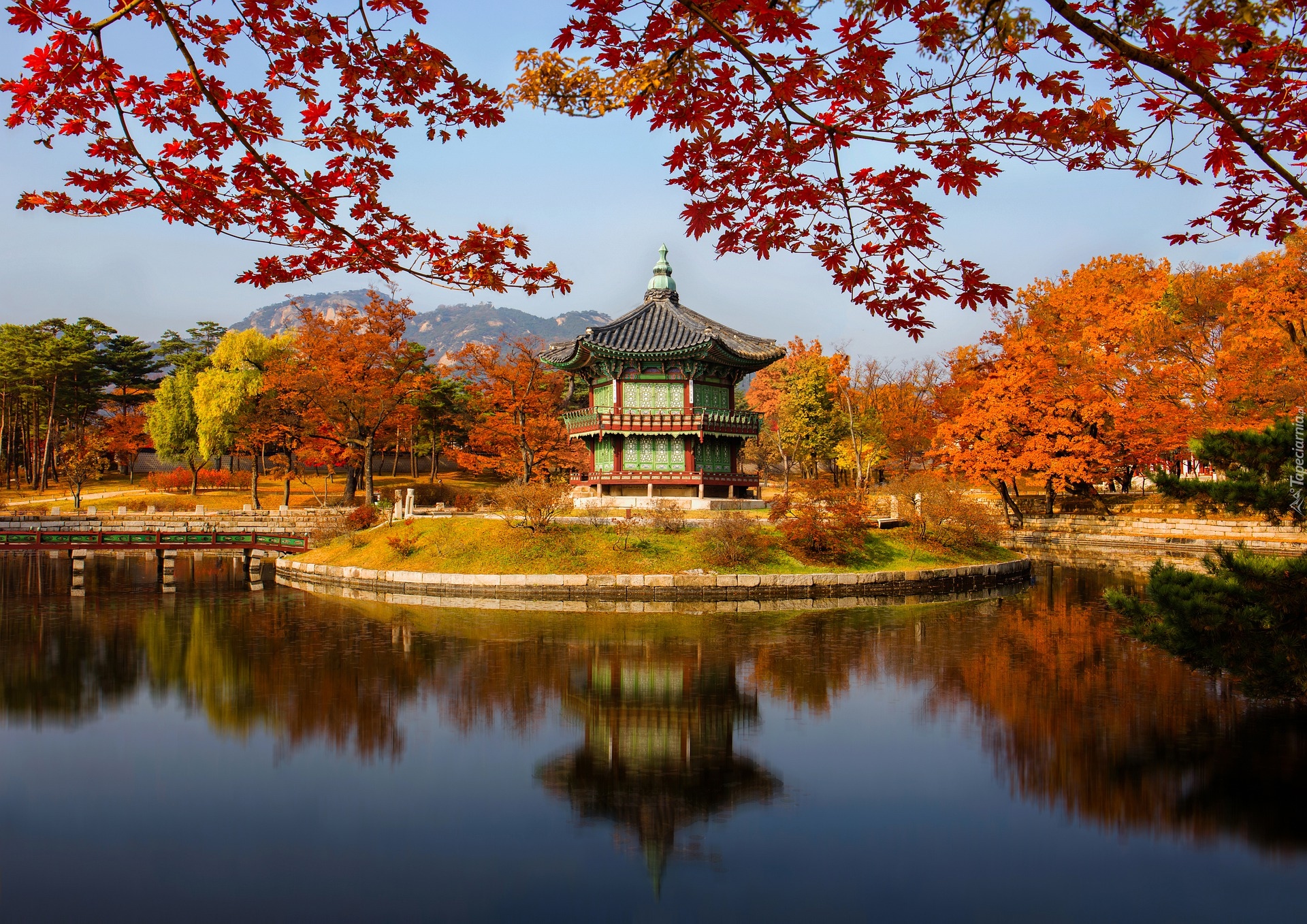 Pawilon Hyangwonjeong, Park, Drzewa, Jezioro, Jesień, Seul, Korea Południowa