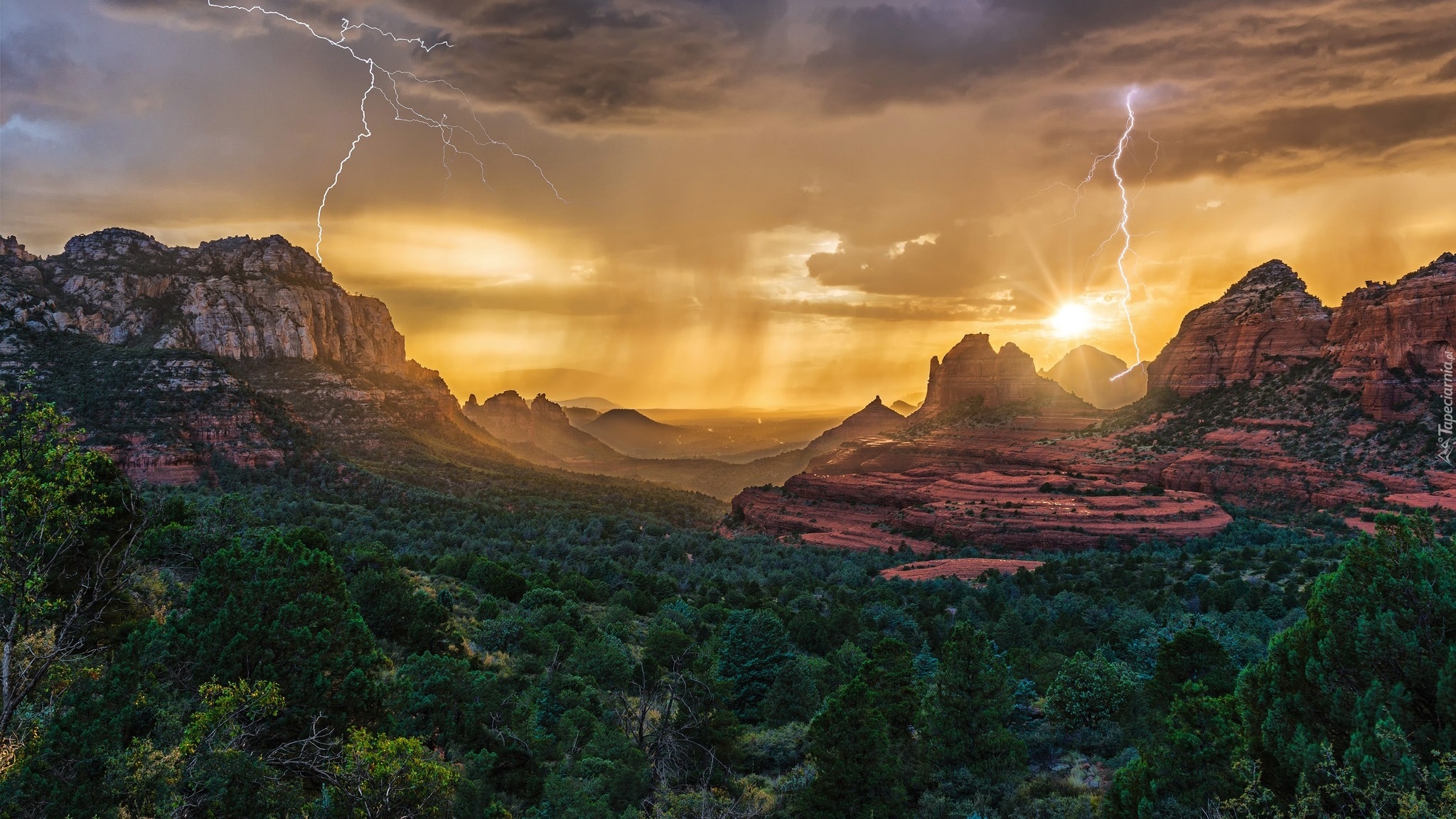 Stany Zjednoczone, Arizona, Sedona, Skały, Promienie słońca, Chmury, Pioruny