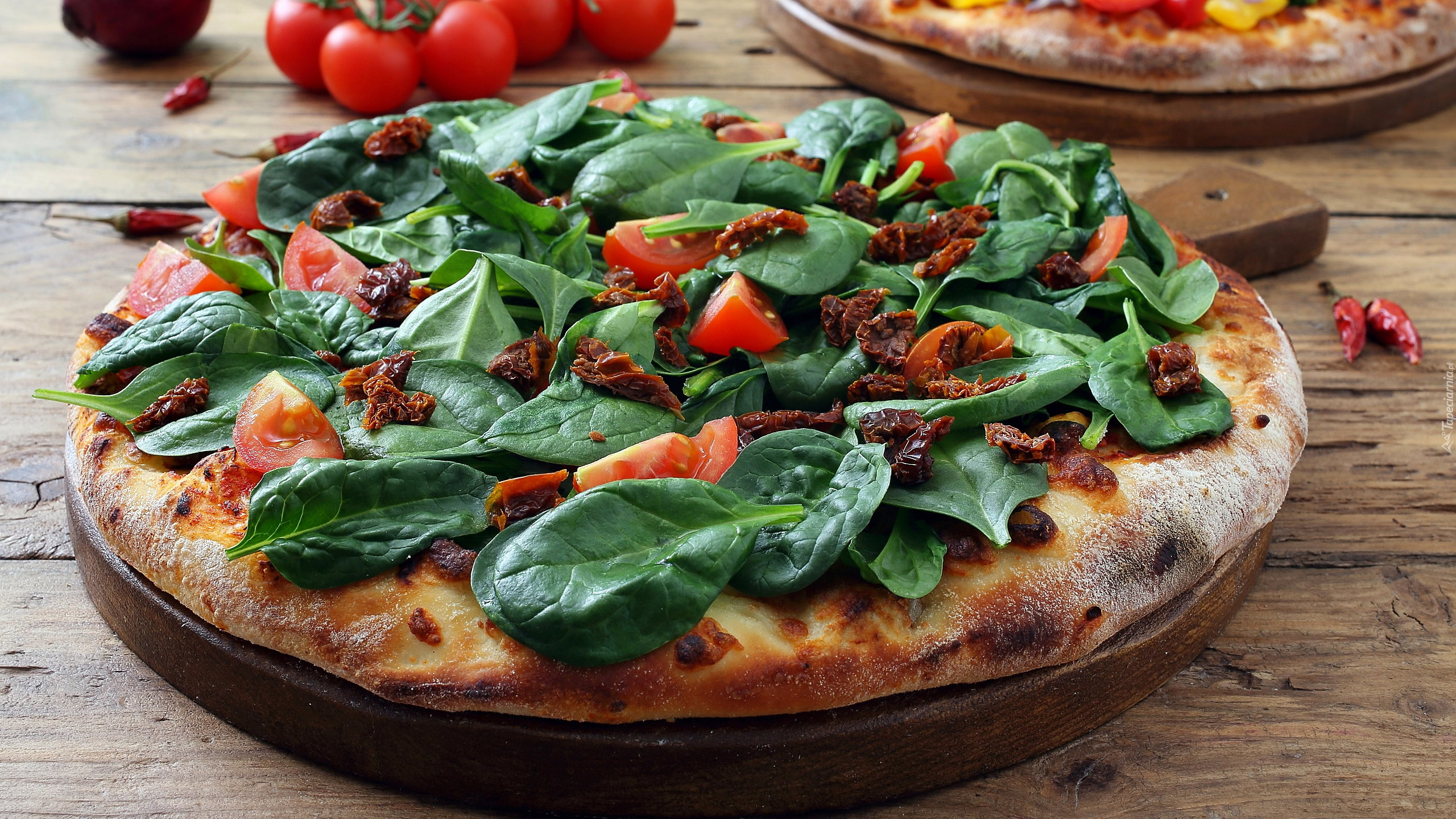 Pizza Ze Szpinakiem I Pomidorami