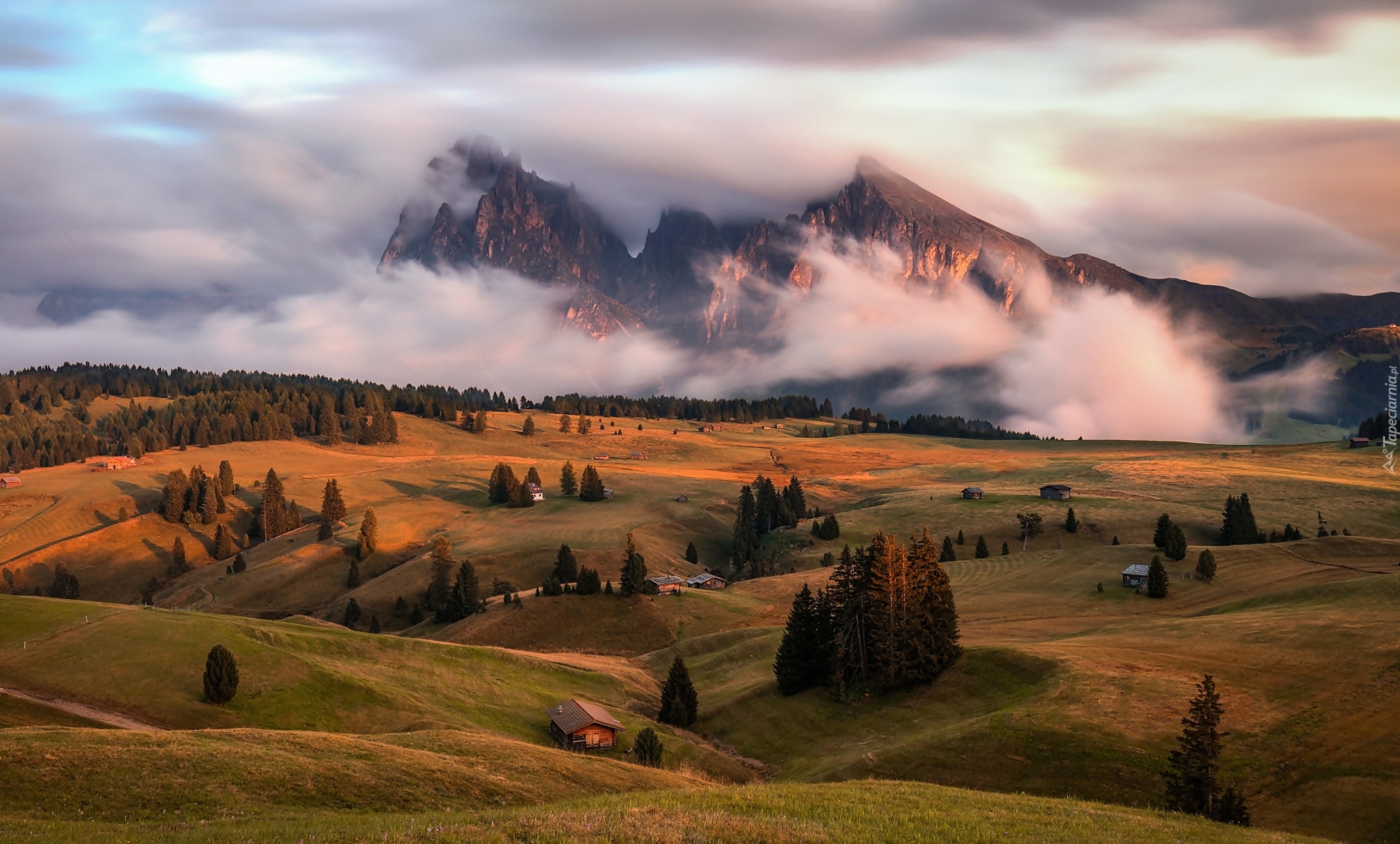 Włochy, Dolomity, Góry Alpy, Mgła, Dolina, Lasy, Domy