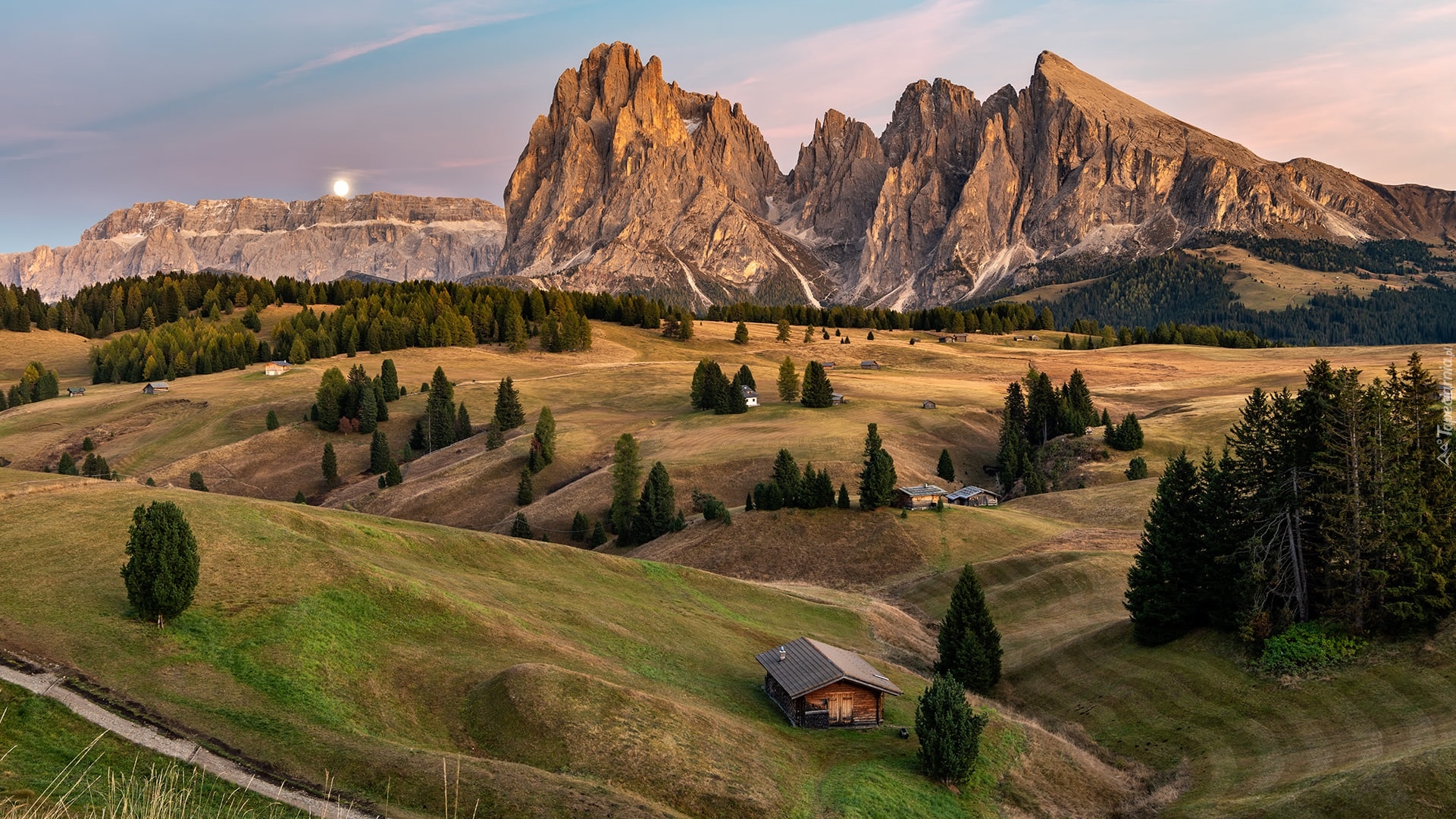 Dolomity, Góry, Sassolungo, Płaskowyż, Seiser Alm, Dolina, Val Gardena, Drzewa, Księżyc, Drewniane, Domy, Włochy