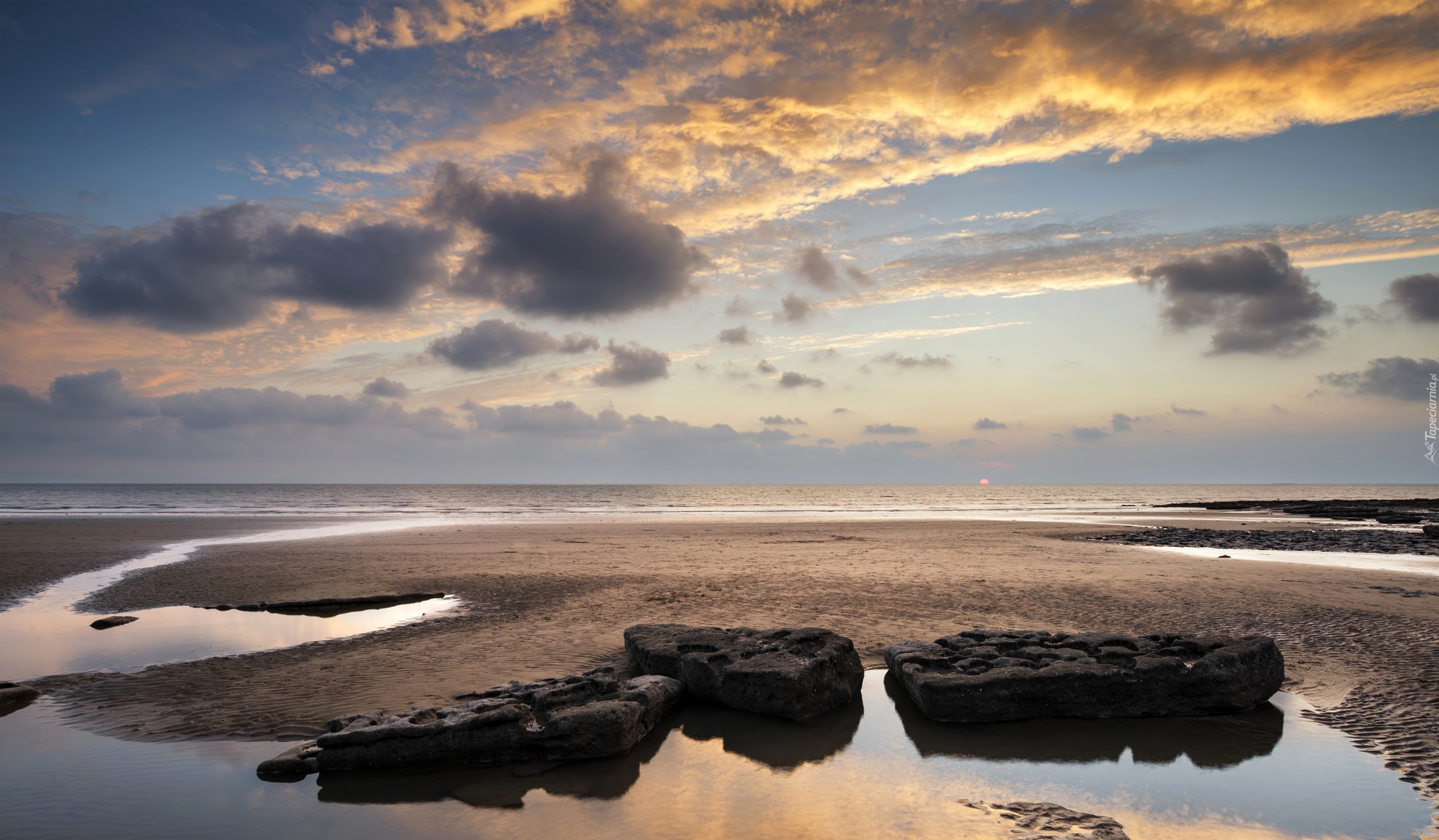 Plaża Dunraven Bay, Walia, Brzeg, Kamienie, Chmury