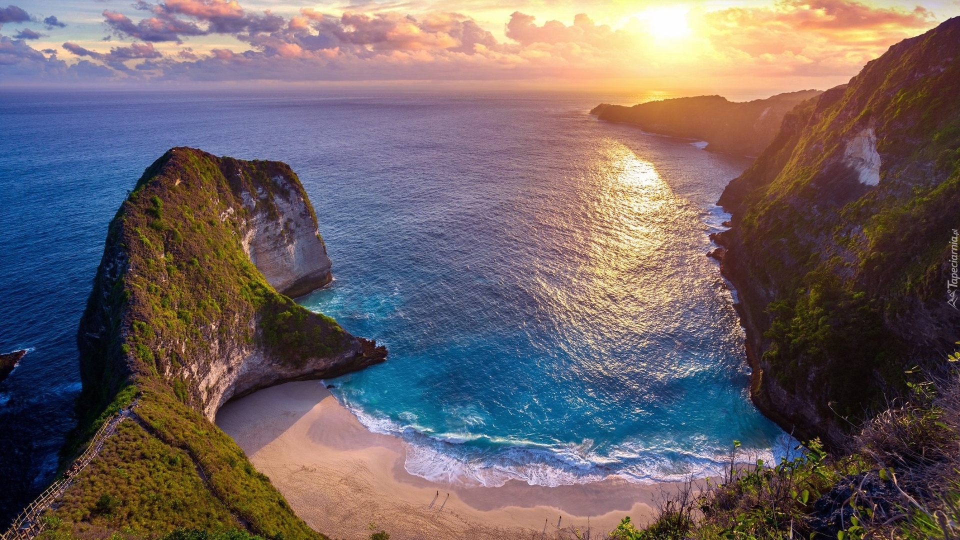 Zachód słońca, Morze, Wybrzeże, Zatoka, Skały, Plaża, Kelingking Beach, Wyspa, Nusa Penida, Bali, Indonezja