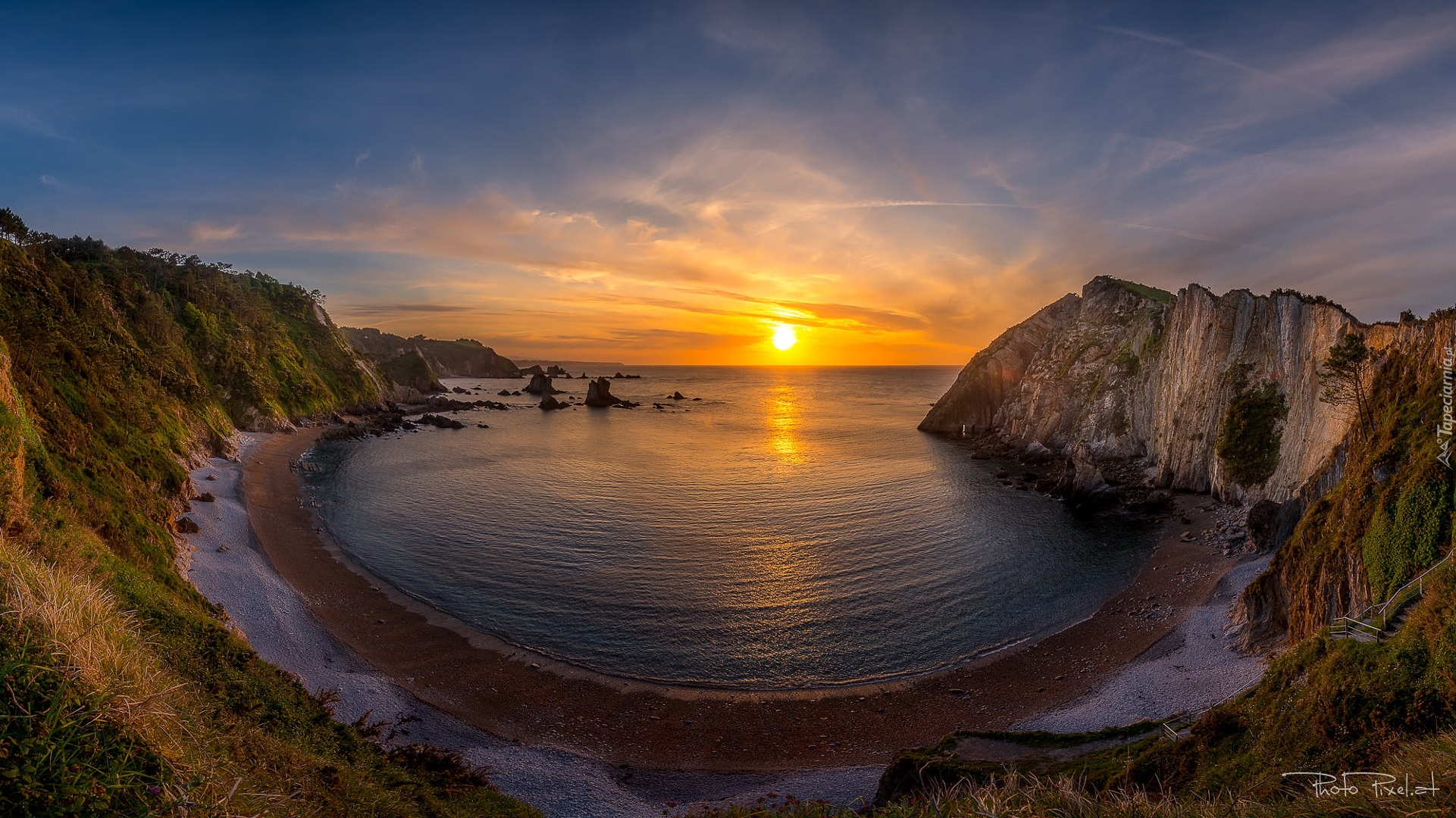 Morze, Zatoka, Zachód słońca, Skały, Góry, Plaża, Silence Beach, Asturia, Hiszpania