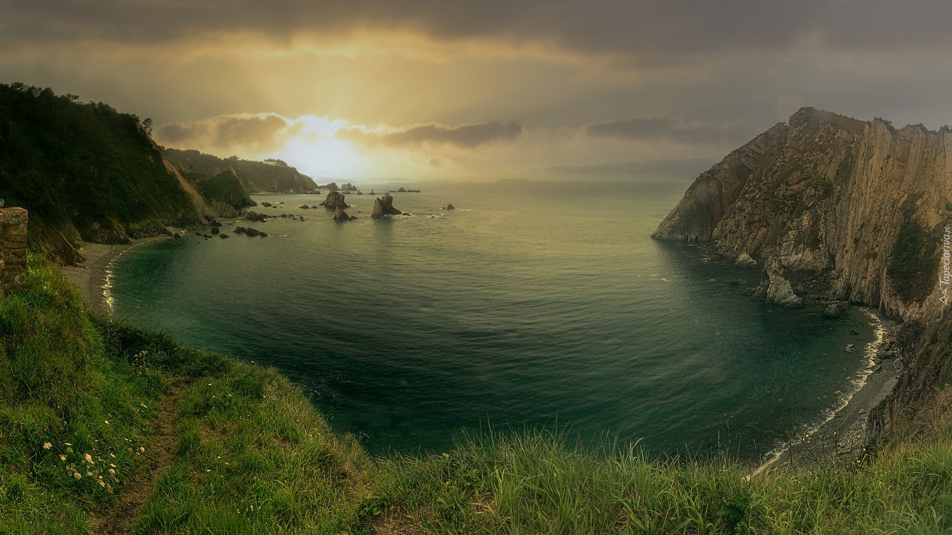 Morze, Zatoka, Plaża, Silence Beach, Góry, Skały, Drzewa, Asturia, Hiszpania