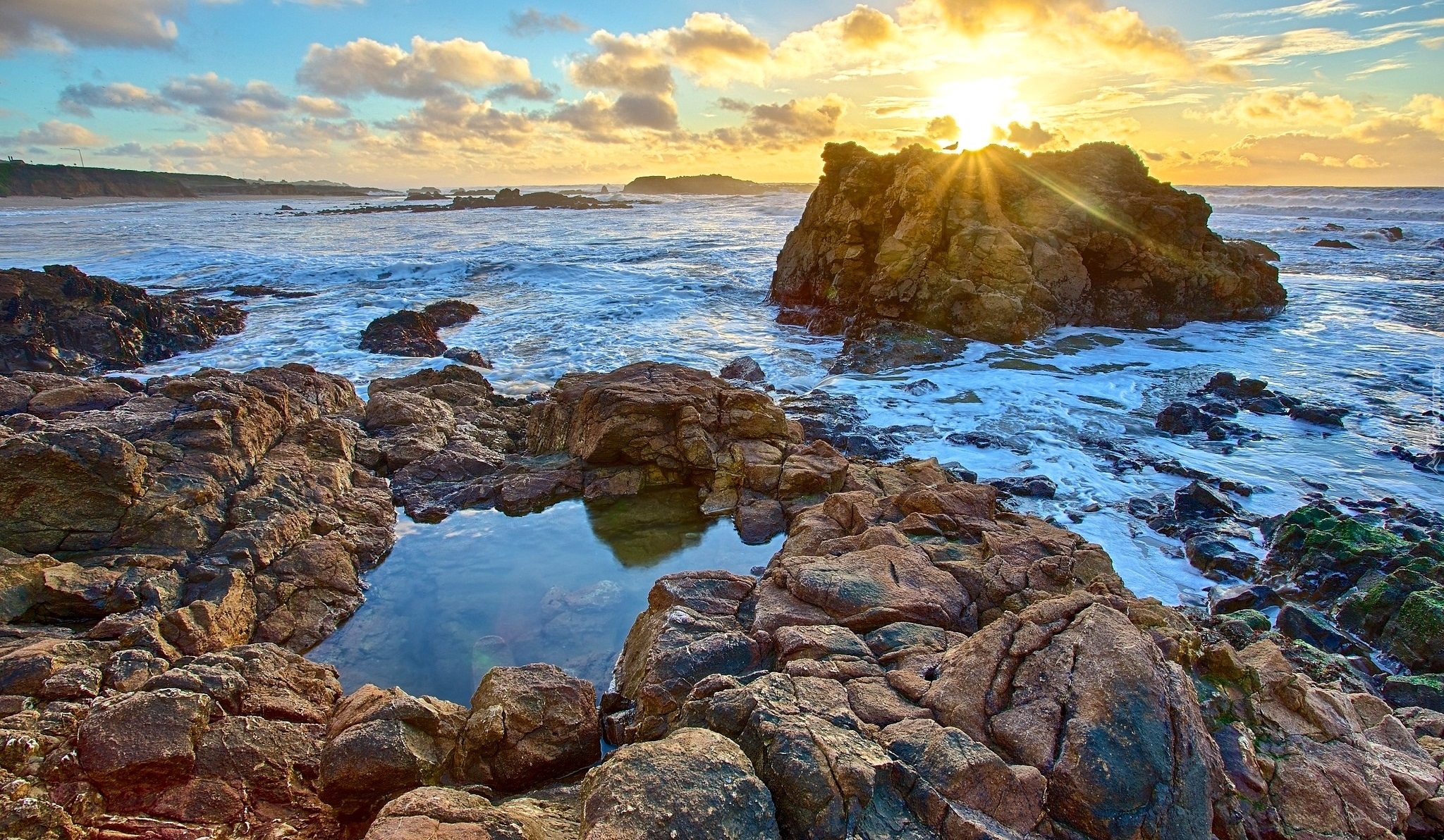 Stany Zjednoczone, Kalifornia, Plaża stanowa Pescadero - Pescadero State Beach, Zachód Słońca, Morze, Skały, Promienie słońca