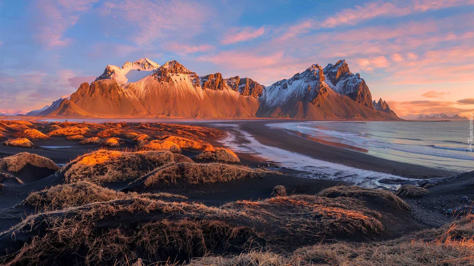 Góry, Góra Vestrahorn, Plaża Stokksnes, Trawa, Chmury, Islandia