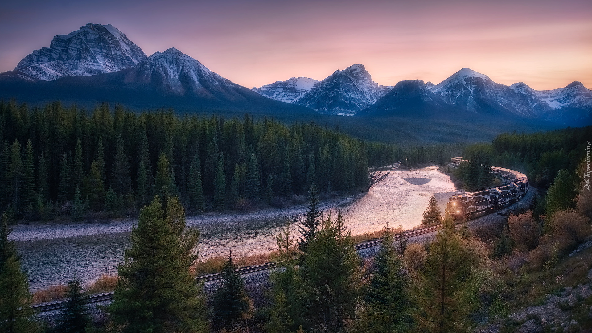 Góry Skaliste, Ośnieżone, Szczyty, Las, Drzewa, Rzeka, Bow River, Park Narodowy Banff, Pociąg, Alberta, Kanada