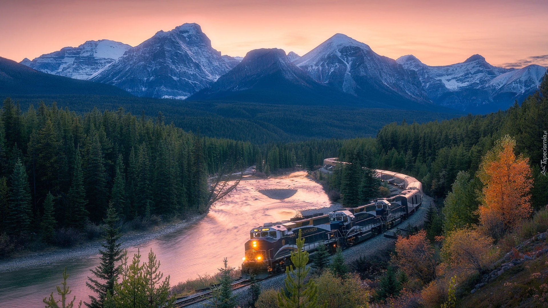 Góry Skaliste, Ośnieżone, Szczyty, Drzewa, Lasy, Rzeka, Bow River, Park Narodowy Banff, Pociąg, Alberta, Kanada