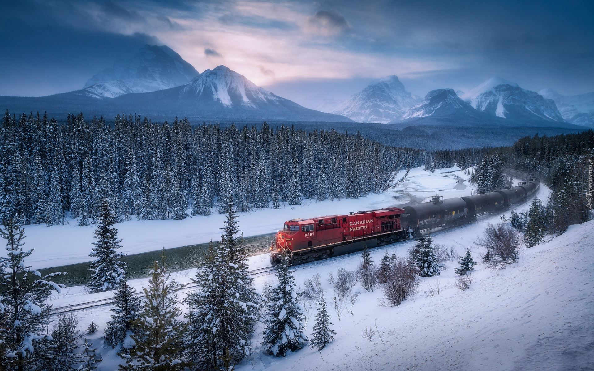 Park Narodowy Banff, Góry Skaliste, Rzeka, Bow River, Pociąg, Drzewa, Lasy, Śnieg, Chmury, Zima, Alberta, Kanada