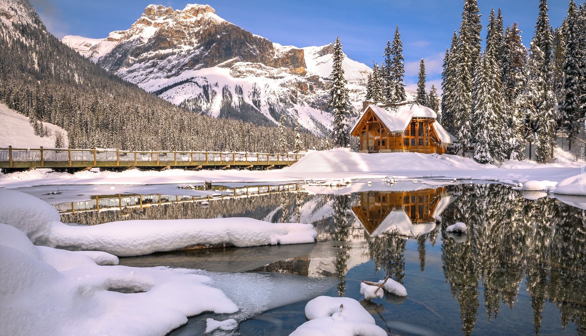 Park Narodowy Yoho, Zima, Dom, Most, Jezioro, Emerald Lake, Góry, Drzewa, Kolumbia Brytyjska, Kanada