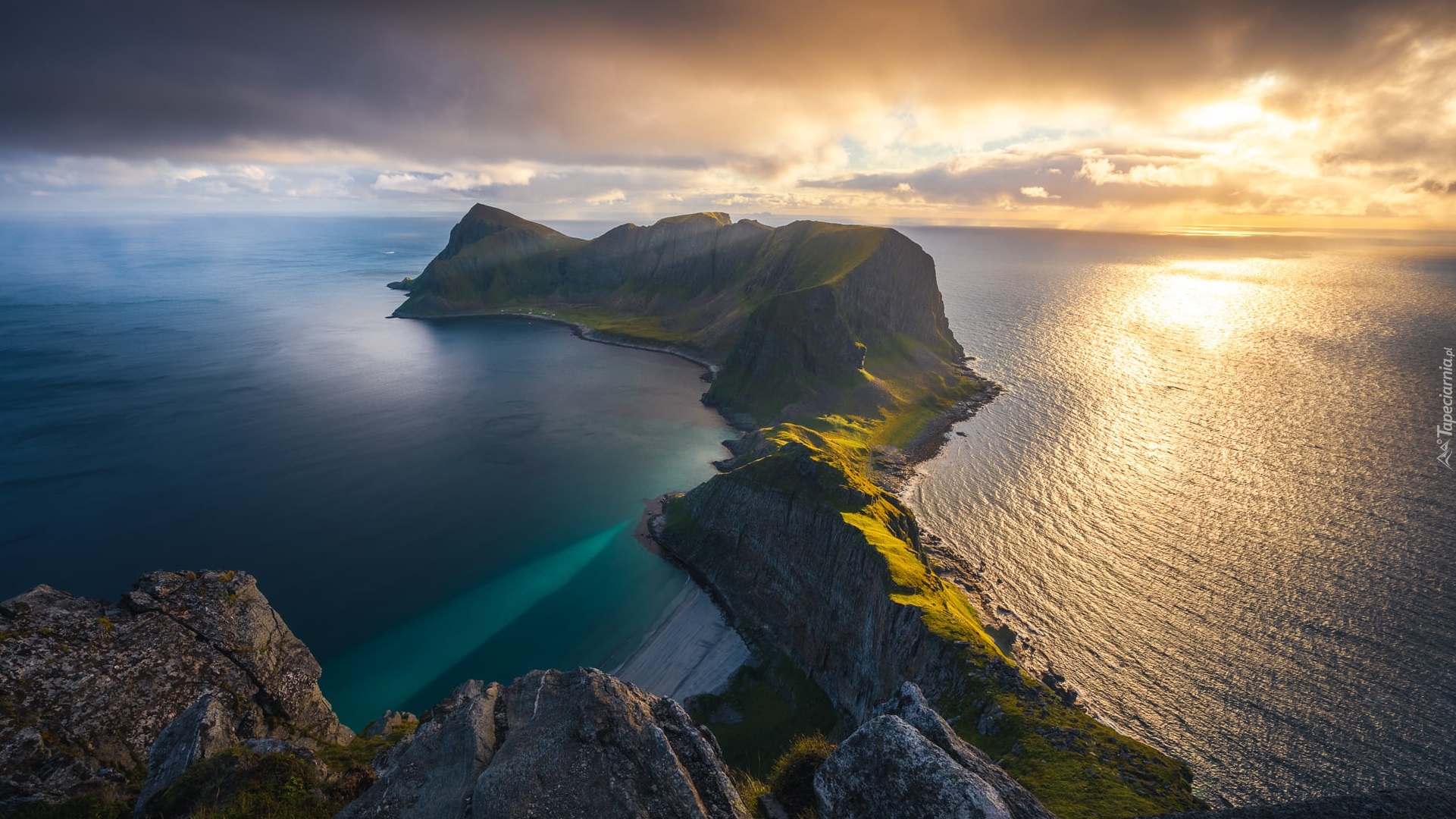 Norwegia, Morze Norweskie, Wyspa Vaeroy, Góry, Półwysep, Zachód słońca, Chmury