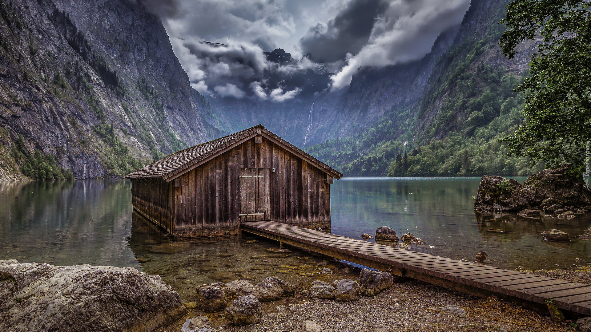 Drewniany, Domek, Chata, Pomost, Jezioro Obersee, Góry, Alpy, Park Narodowy Berchtesgaden, Bawaria, Niemcy