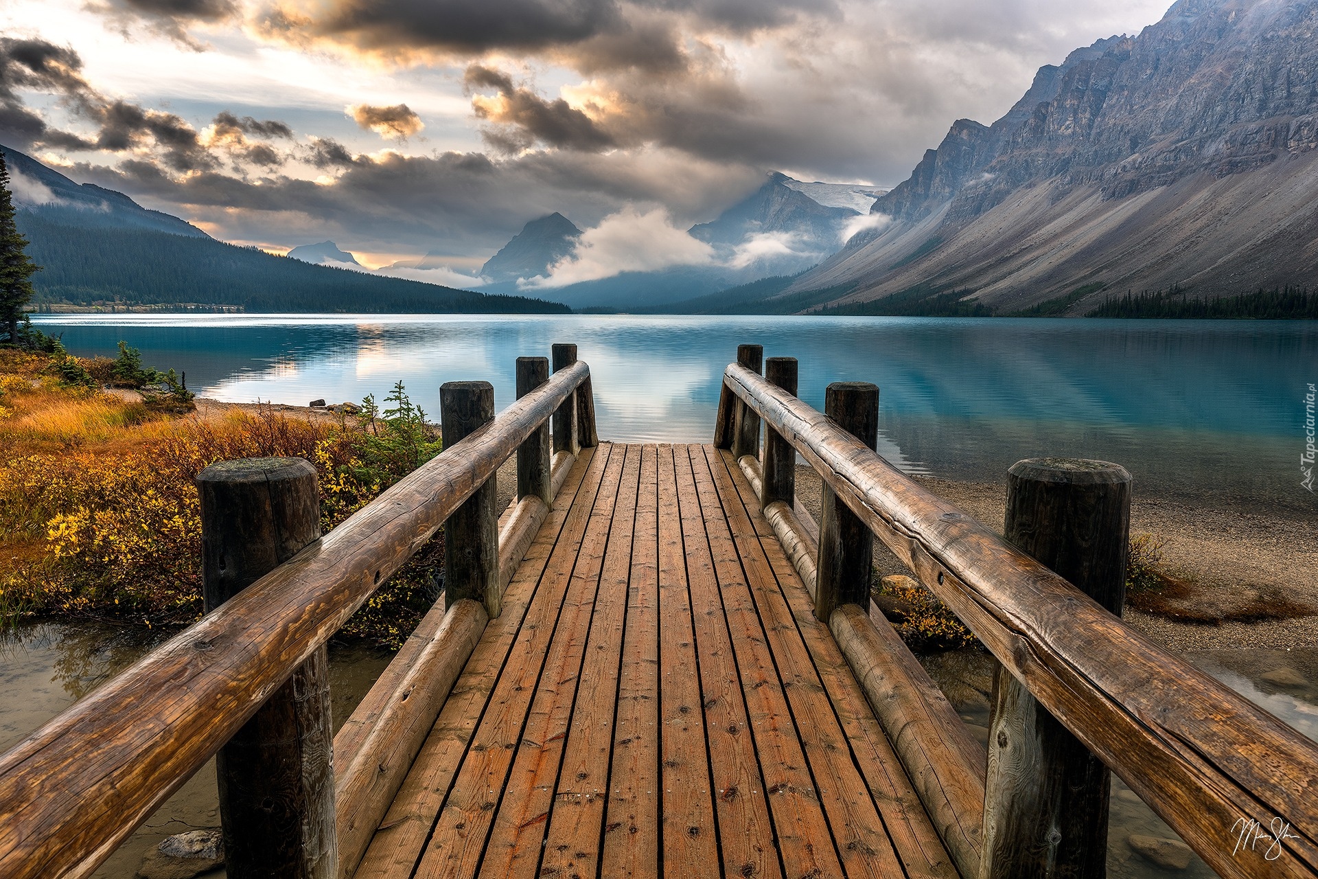 Kanada, Alberta, Park Narodowy Banff, Góry, Chmury, Jezioro, Bow Lake, Pomost, Rośliny