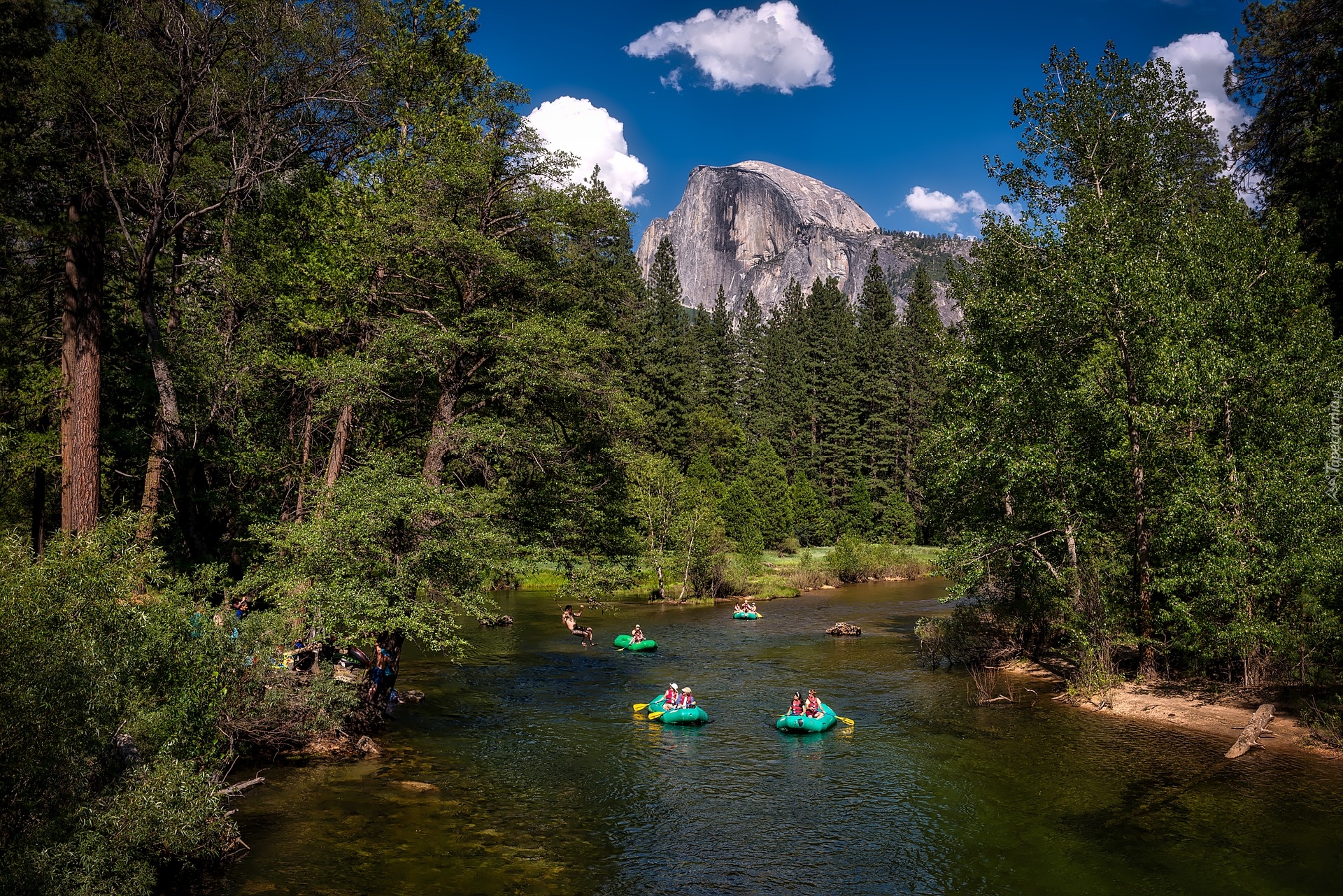 Drzewa, Łódki, Pontony, Rzeka, Merced River, Góry, Park Narodowy Yosemite, Kalifornia, Stany Zjednoczone