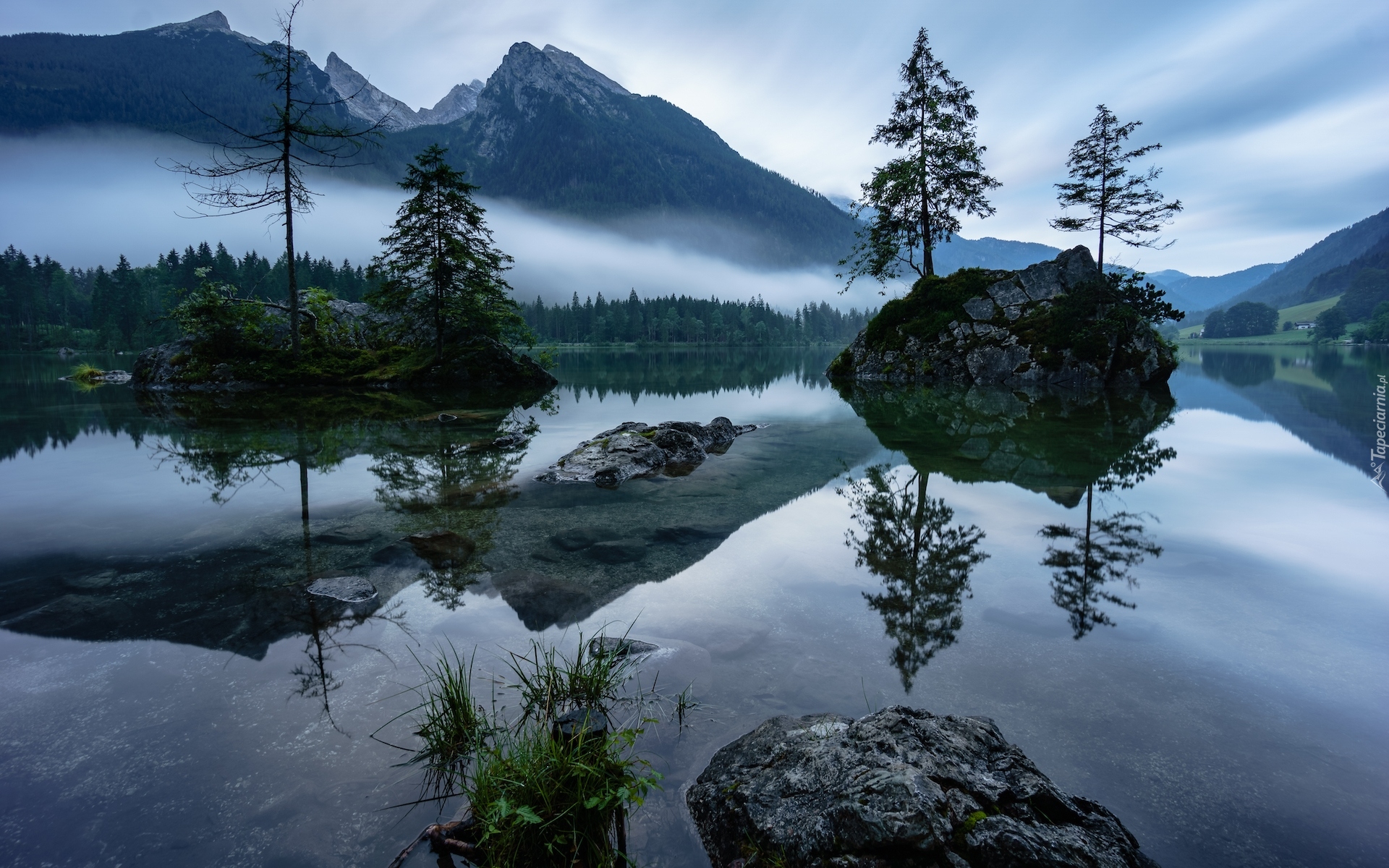 Jezioro Hintersee, Góry, Alpy, Drzewa, Skały, Kamienie, Mgła, Gmina Berchtesgadener, Bawaria, Niemcy