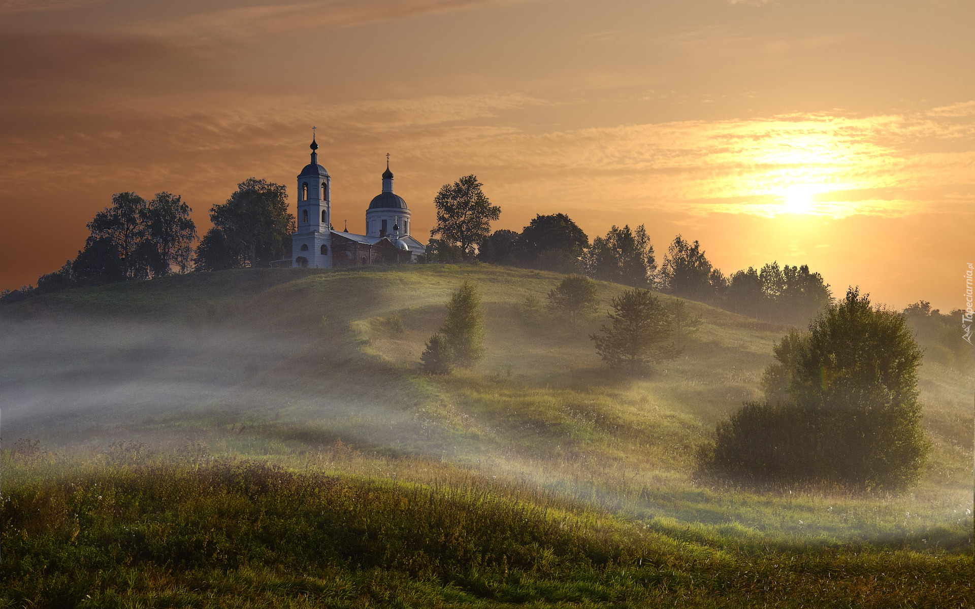 Lato, Świt, Poranek, Wzgórze, Wieś, Kościół, Mgła, Drzewa, Trawa