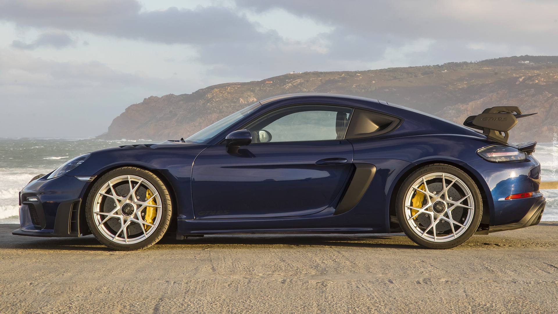 Porsche 718 Cayman GT4 RS, Bok