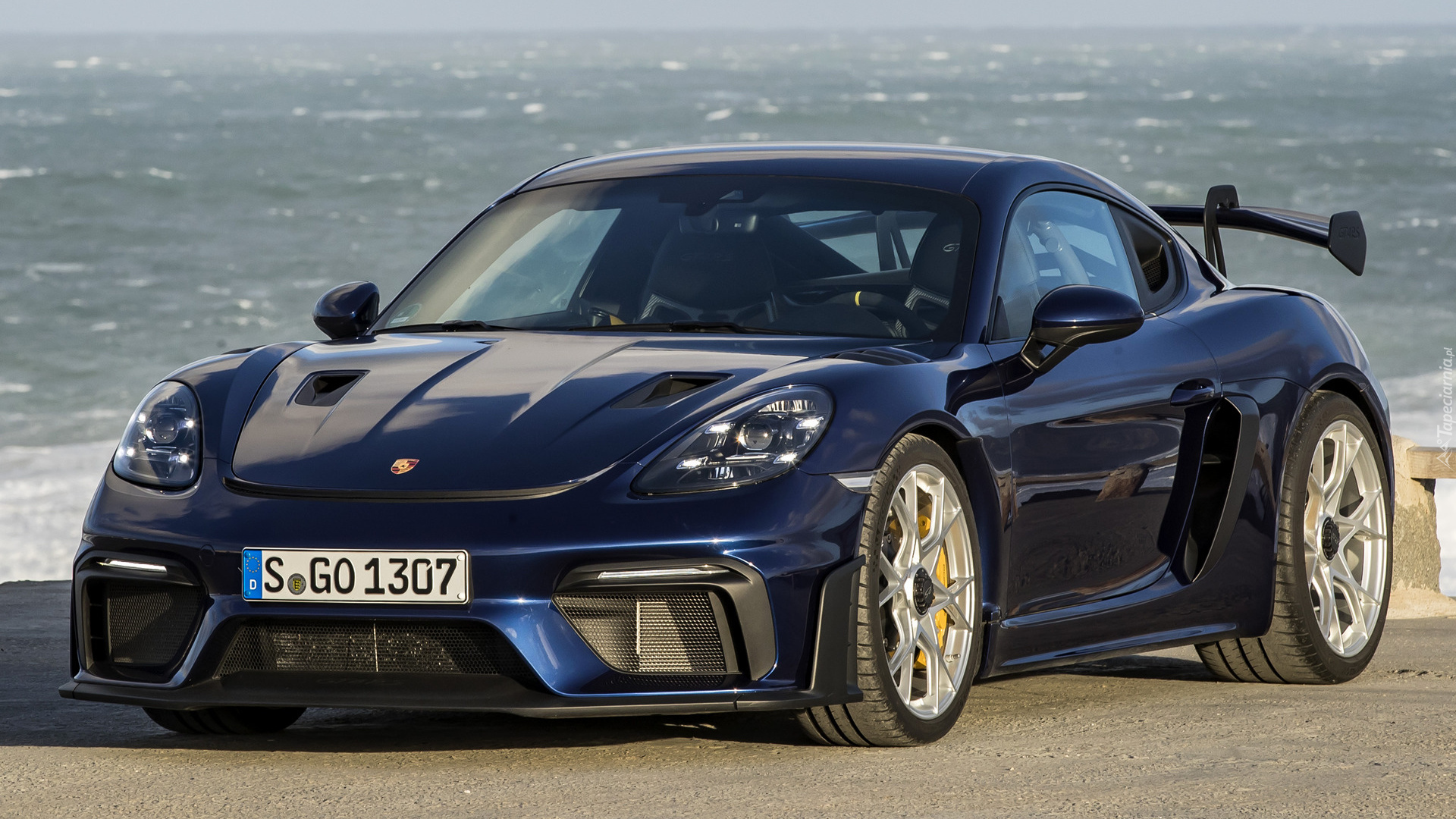 Porsche 718 Cayman GT4 RS, Przód