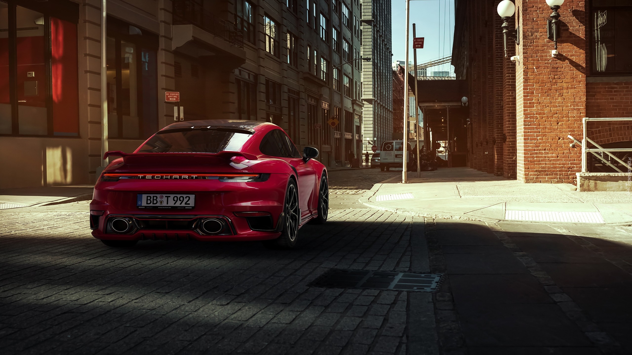 Czerwone, Porsche 911 Turbo S, Ulica