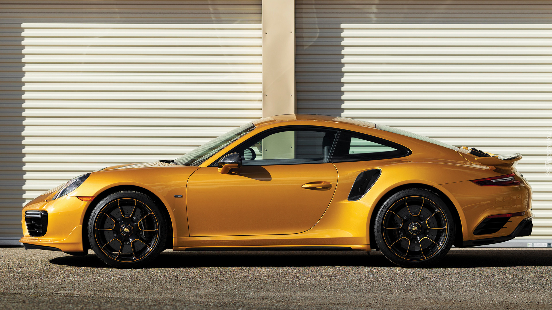 Porsche 911 Turbo S, Bok