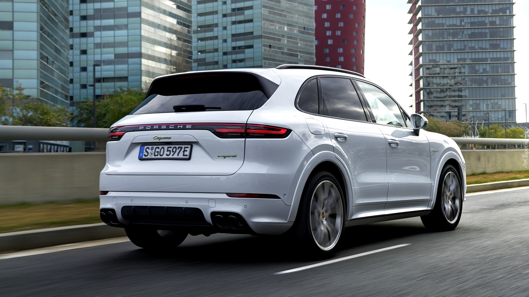 Porsche Cayenne E-Hybrid, Wieżowce