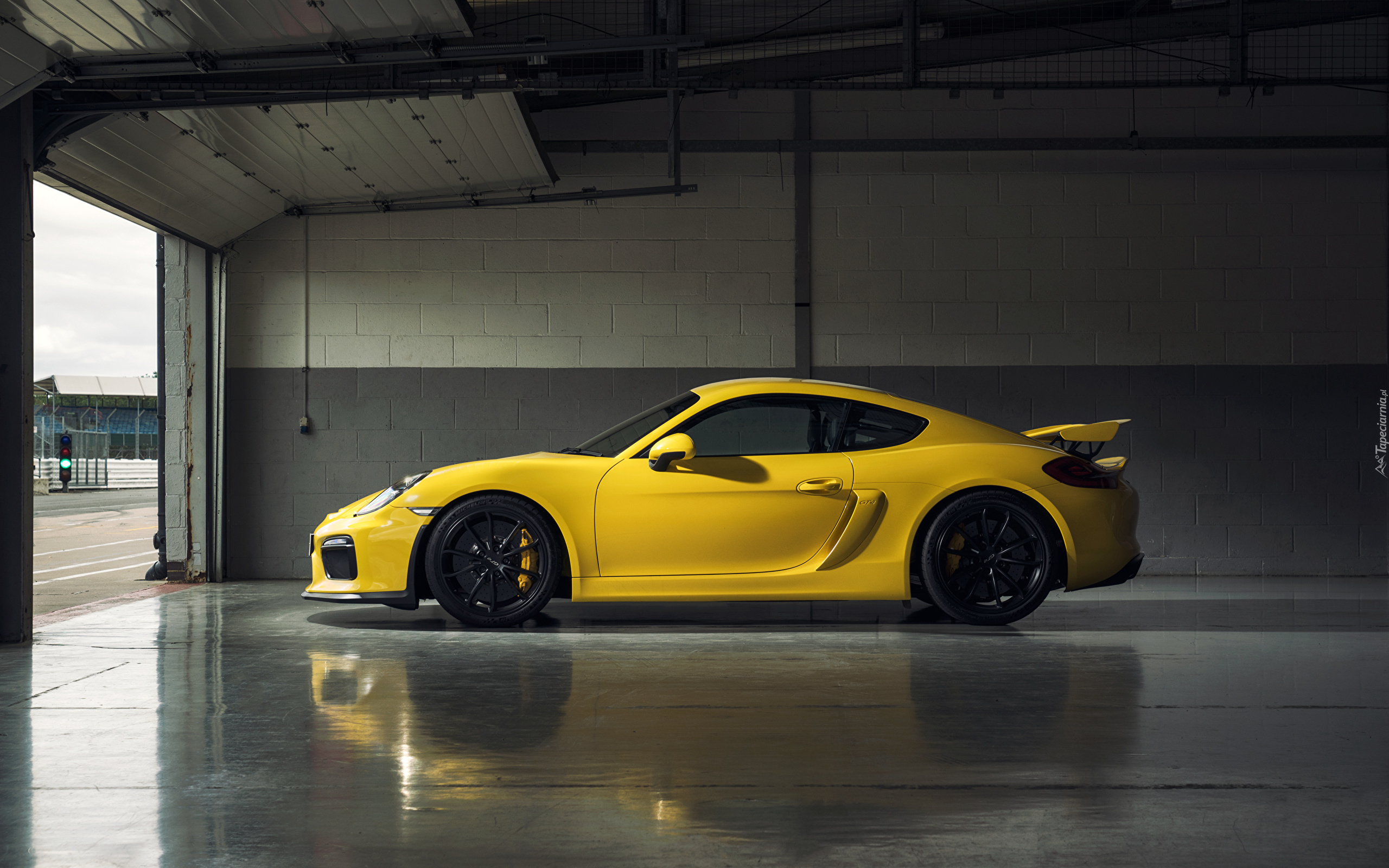 Żółte, Porsche Cayman GT4, Bok