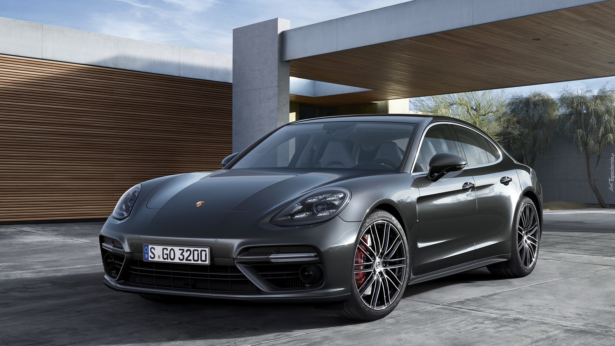 Porsche Panamera, 2017, Zadaszenie