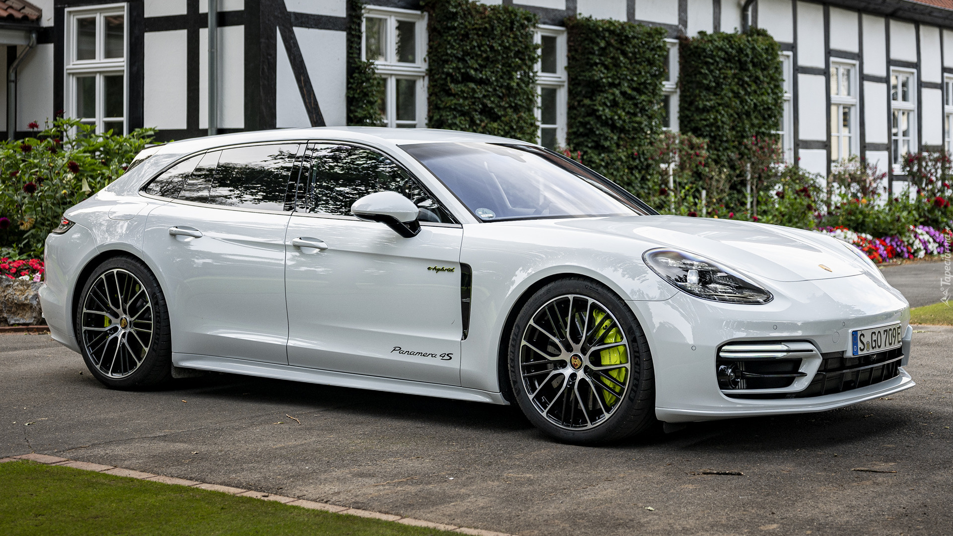 Białe, Porsche Panamera S