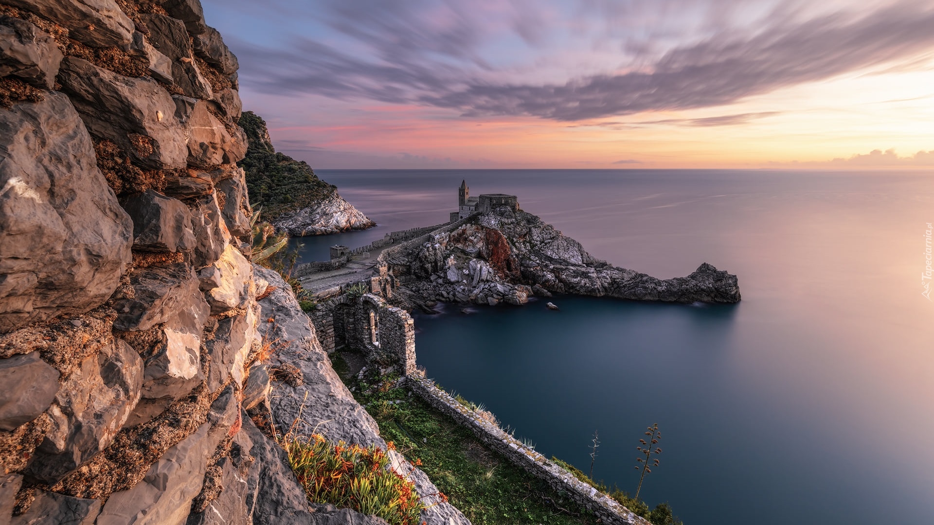 Miasteczko, Portovenere, Chiesa di San Pietro, Kościół św Piotra, Wybrzeże, Morze Liguryjskie, Skały, Liguria, Włochy