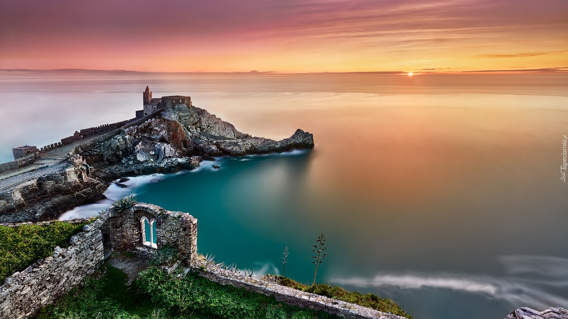 Miasteczko Portovenere, Chiesa di San Pietro - kościół św. Piotra, Morze Liguryjskie, Wybrzeże, Skały, Liguria, Włochy, , Kościół