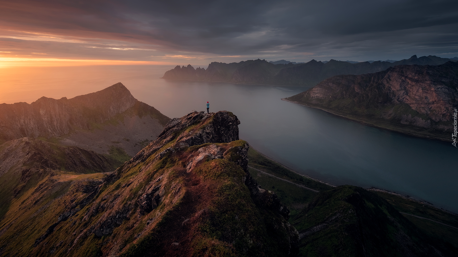 Wyspa Senja, Norwegia, Góry, Szczyt Husfjellet, Mgła, Postać, Morze