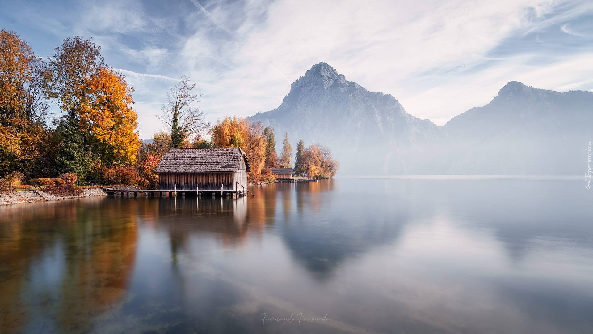Jezioro Traunsee, Mgła, Góry, Domki, Pożółkłe, Drzewa, Jesień, Austria